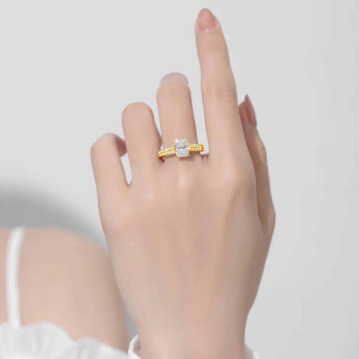 Jewelry Manufacturer Classic D Color Diamond Bridal Engagement Silver Gold Emerald Cut moissanite ring 18k gold bridal plated