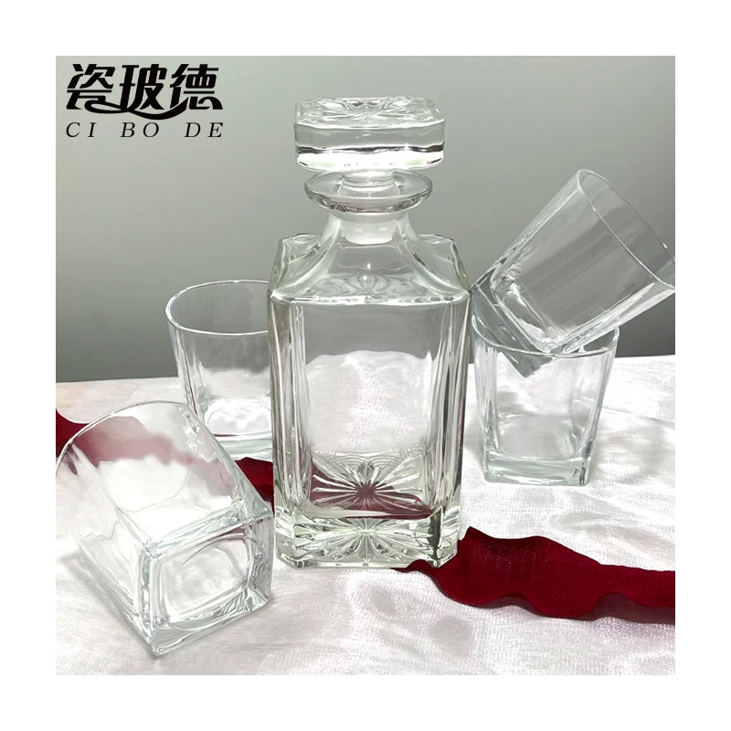 Wholesale Glass Shot Bottle Custom Logo Clear Glass Whisky Bottle Decanter Set With Glass Wine Whiskey Cup