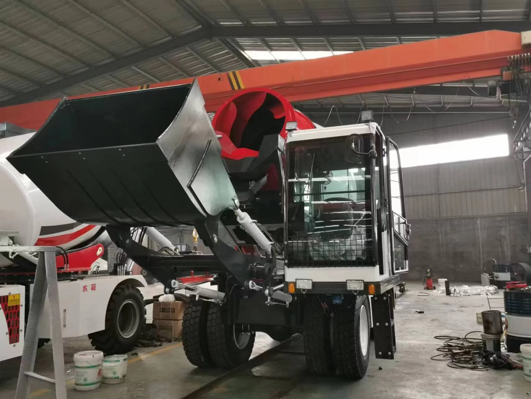 LUZUN 5.5M3 articulated chassis self loading concrete mixer truck factory direct sale