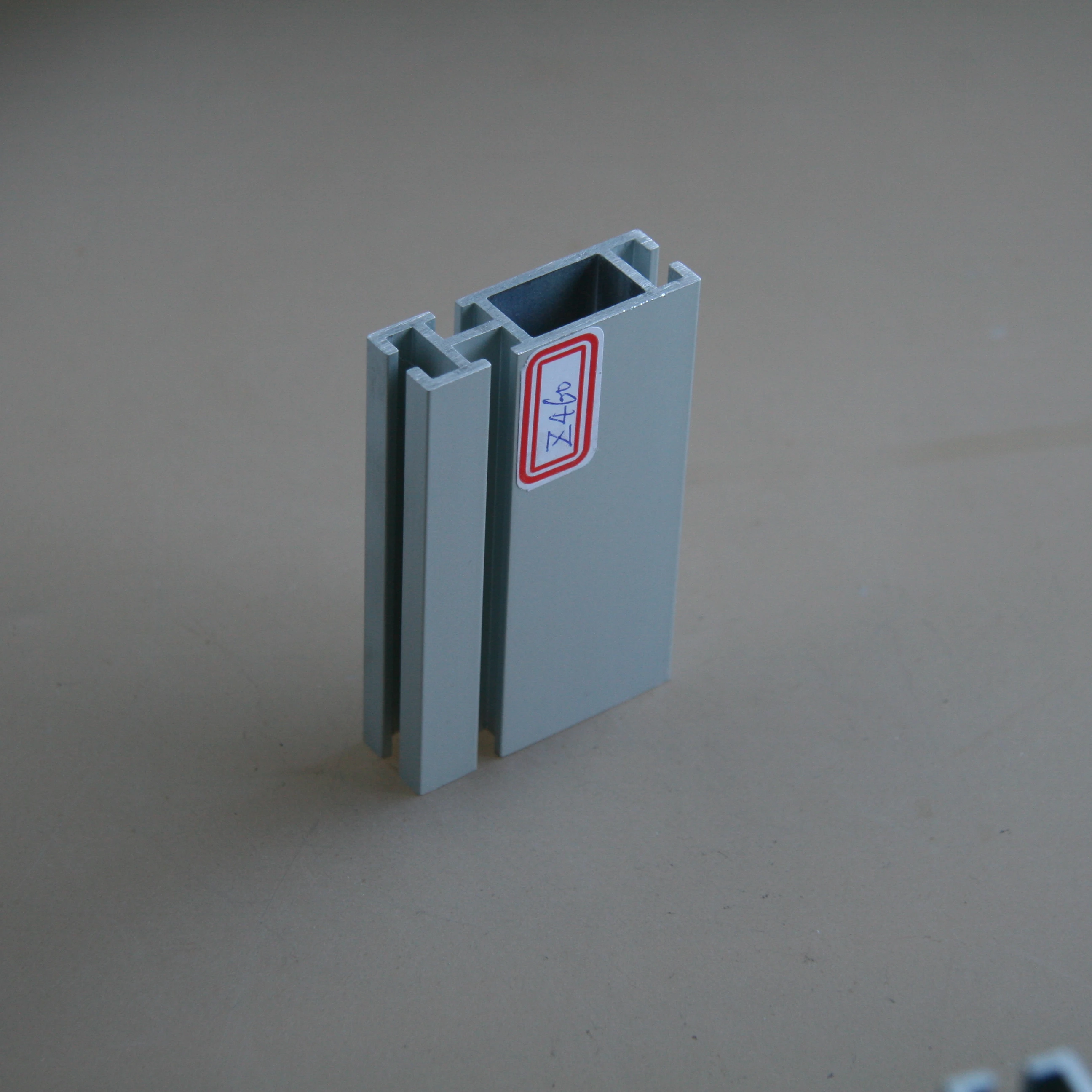 
 Алюминиевый стойло материал с 4,3 мм паз LT-Z460  