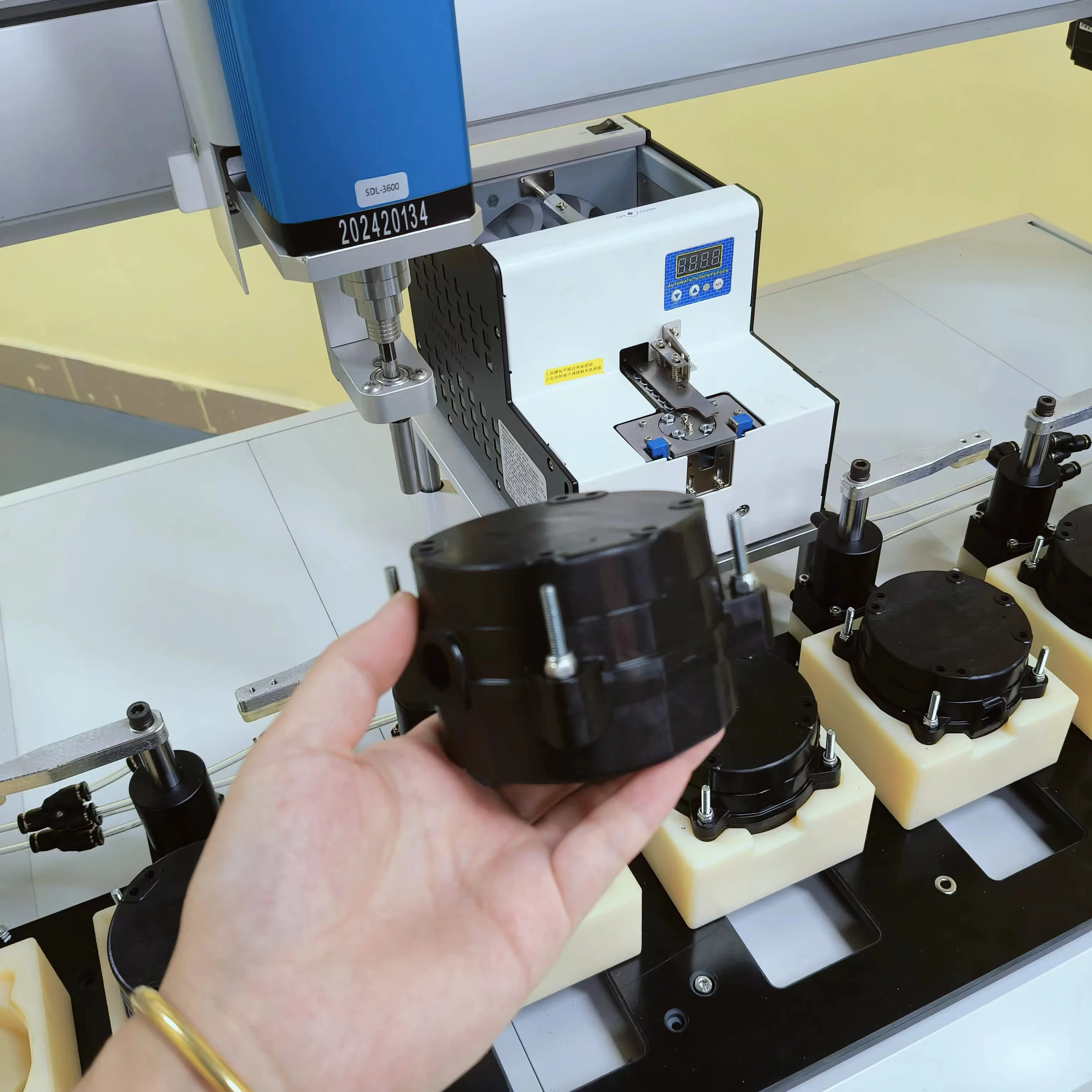 Gantry type screw fitting machine servo motor screwdriver machine with adjustable torque automatic screw bolt assembly machine