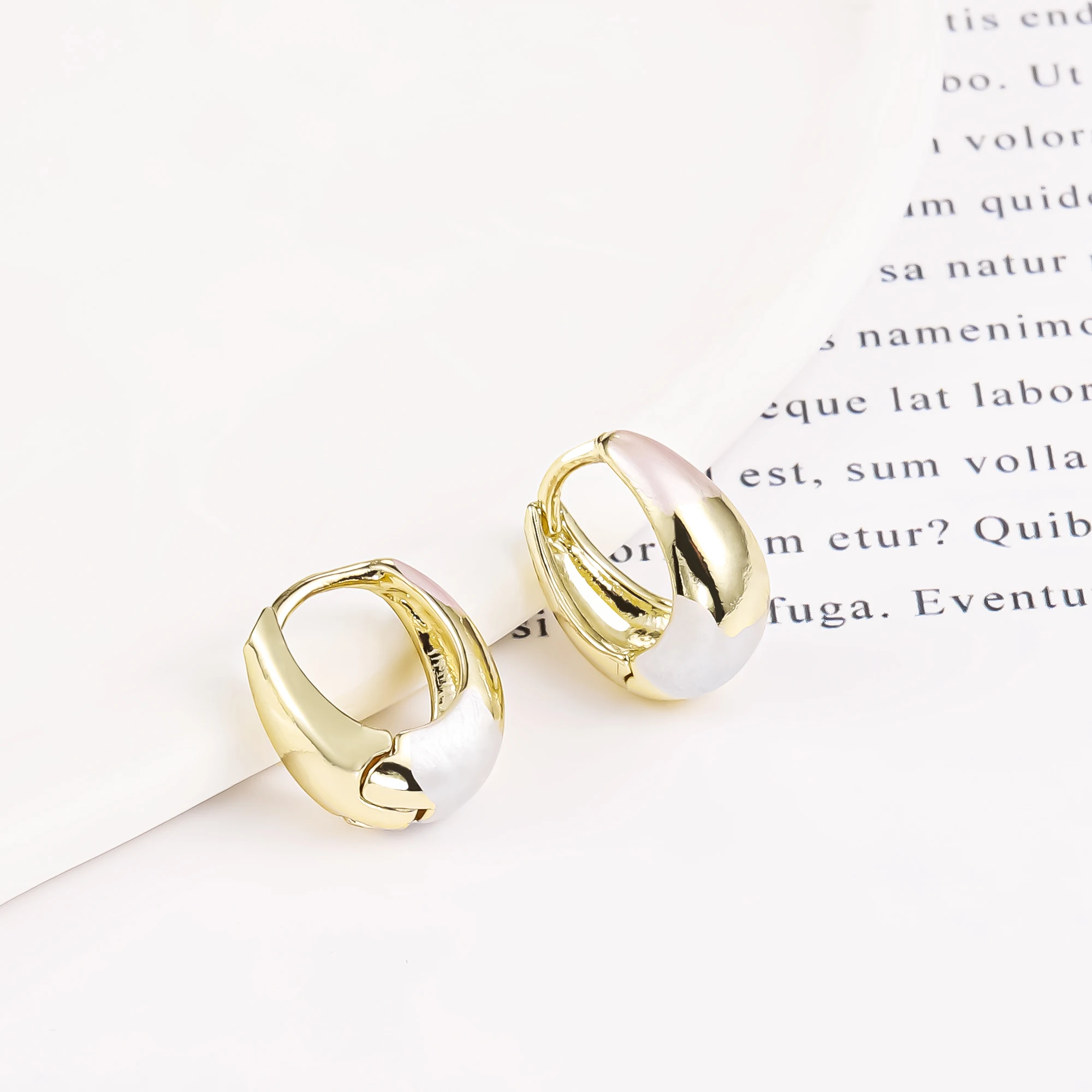 wholesale fashion huggie earring custom jewelry aretes y accesori por mayor 14K gold plated tricolor women plain hoop earring