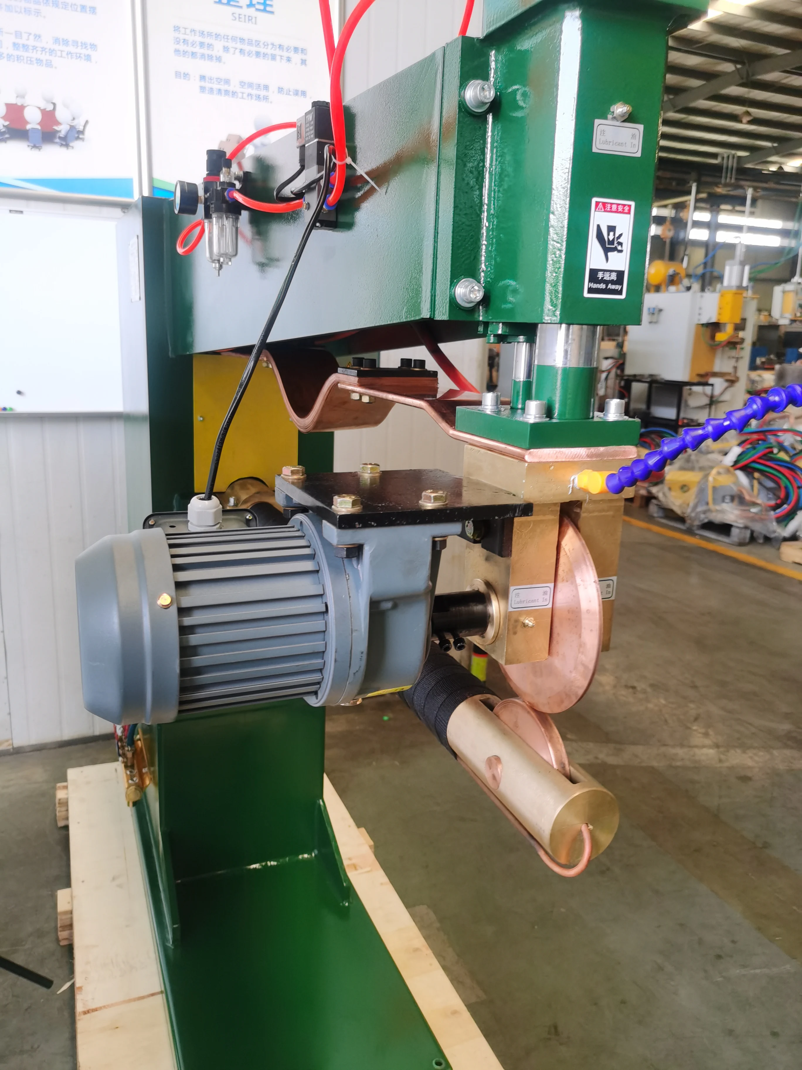 High Efficiency And Quality Automobile Manufacturing Sheet Metal Processing Spot Welders Robot