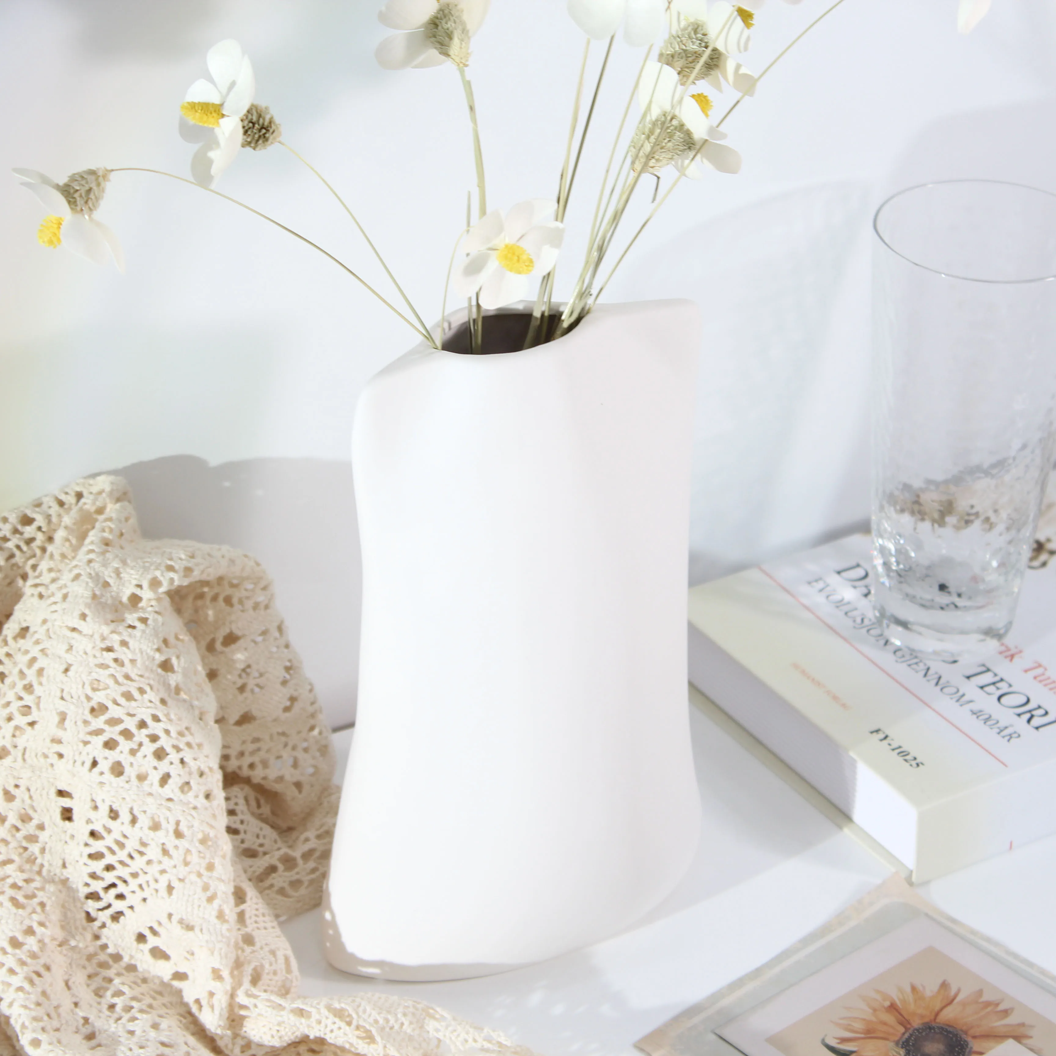 YBH Minimalist Ins Home Accessories Vases Home Tabletop Vase Tabletop Decor Nordic White Vase