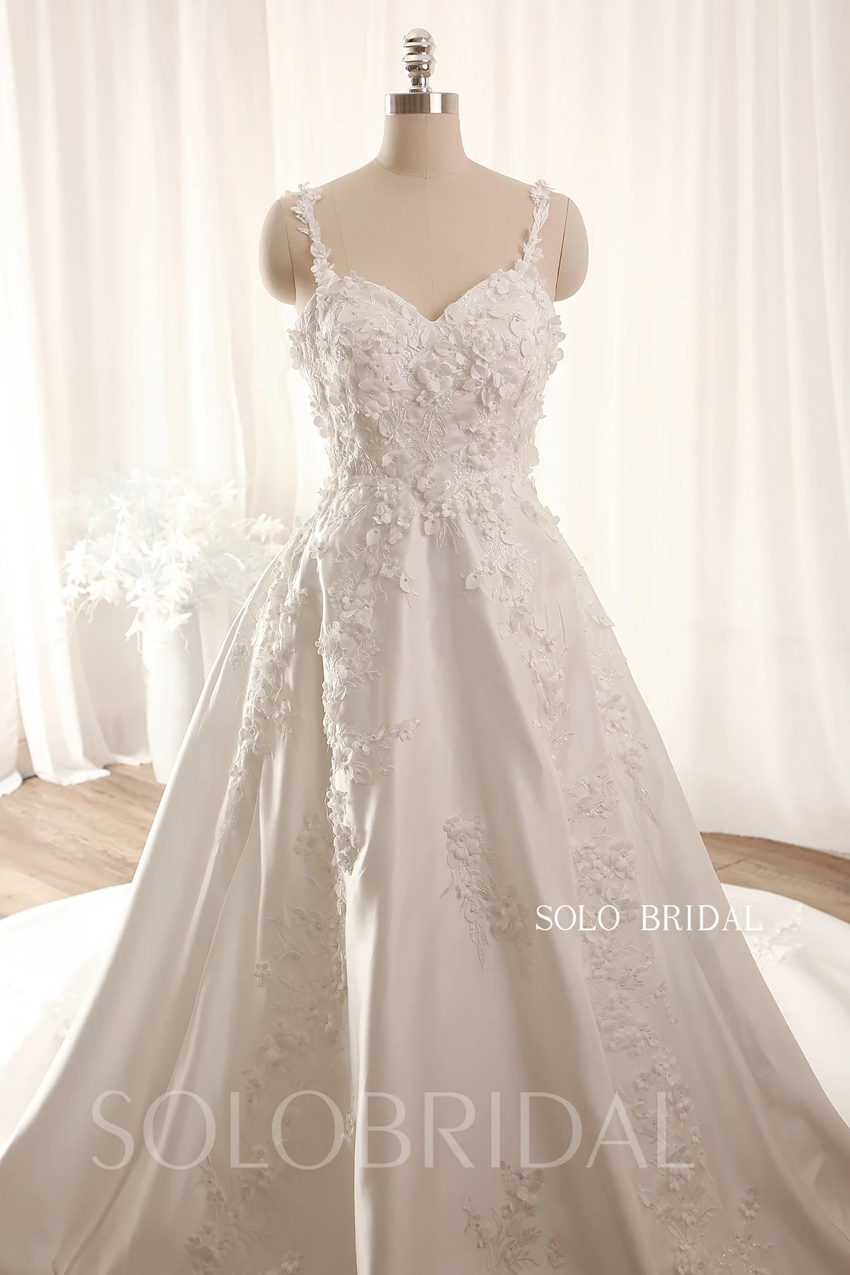 Real High Quality Satin Long Train Sweetheart 3D Appliques Flowers Straps Ball Gowns Wedding Dresses