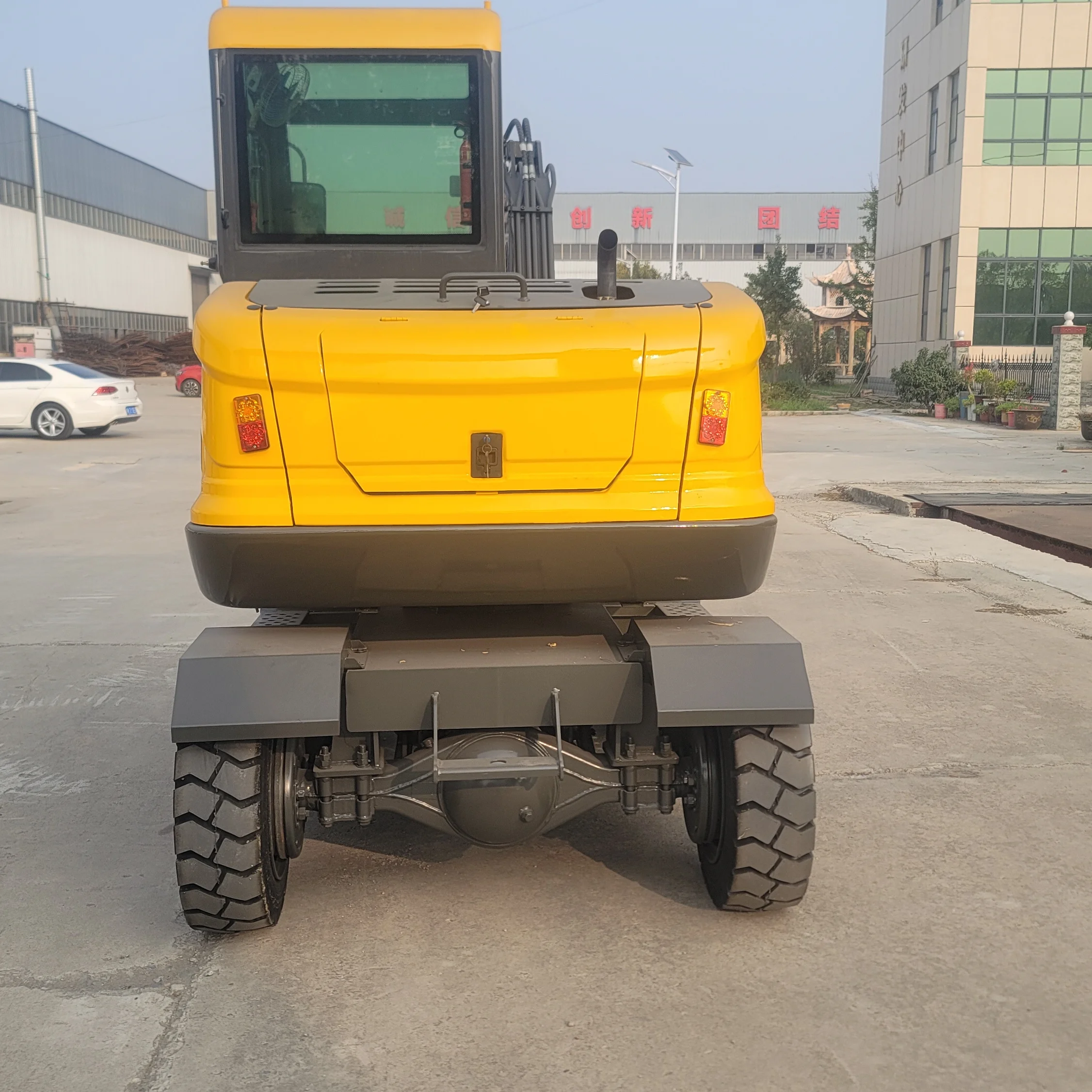 Free shipping EPA EURO 5 Excavators 2 tons farm used wheel excavators for sale
