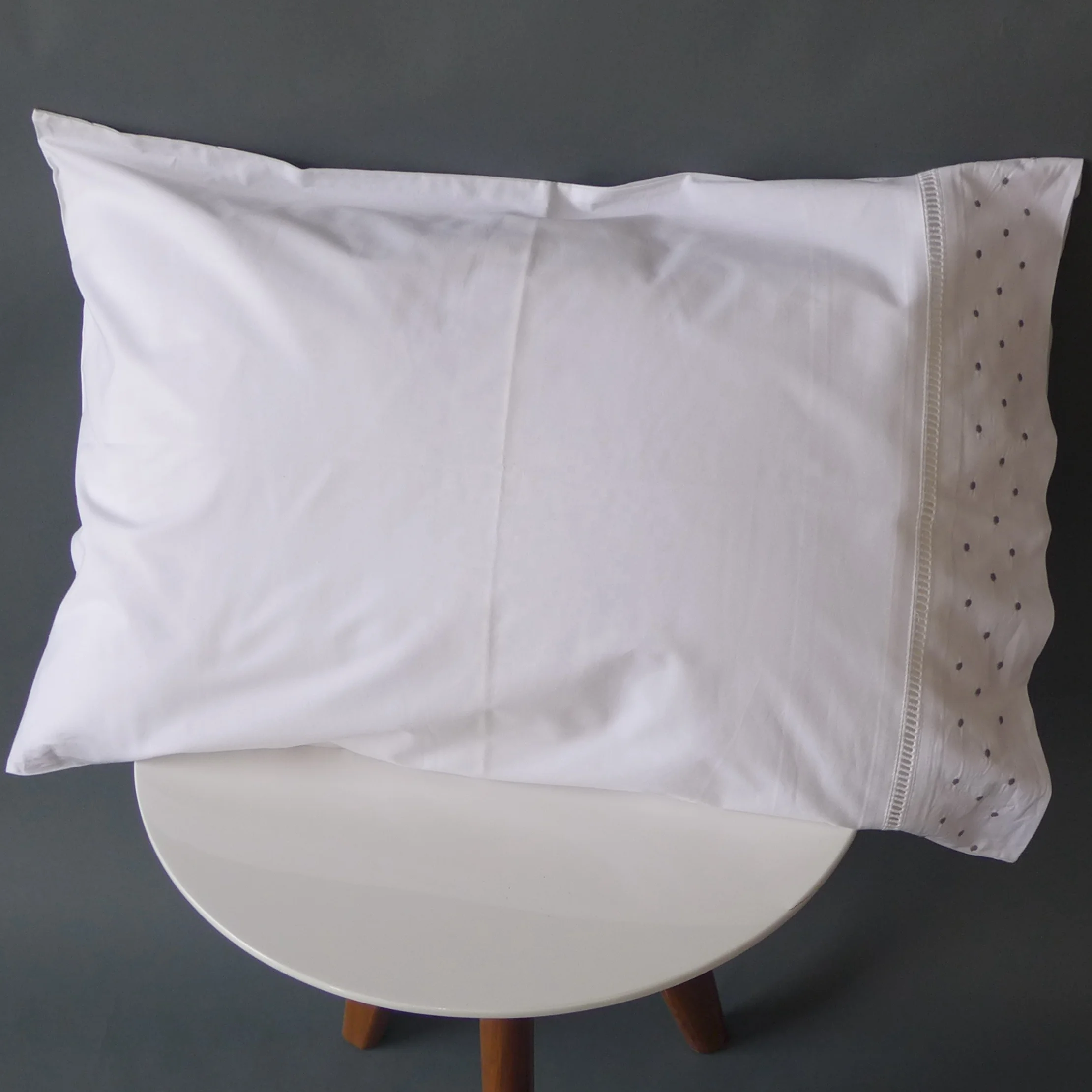 100% cotton duvet cover set with embroidery white pillowcase