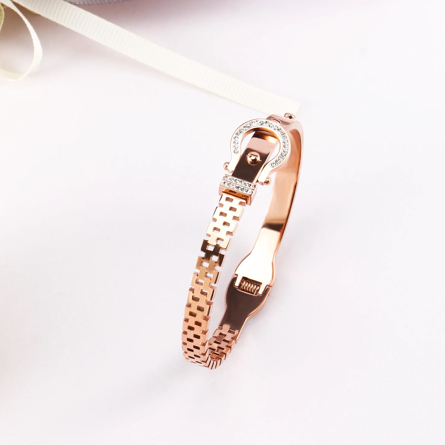 Other fashion bangles jewelry women waterproof bangles manufacture