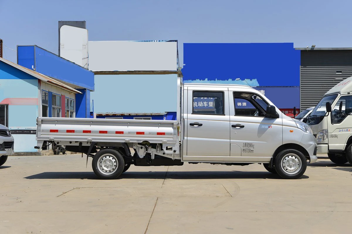 4X2 gasoline 91hp engine manual 4 wheels 4 doors 5 seats 3400mm wheelbase double row cab small flatbed box fence cargo trucks