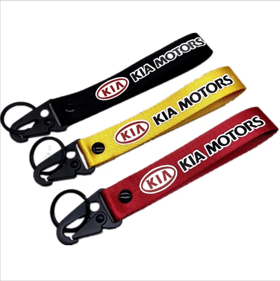 Брелок для ключей с вышивкой в виде монограммы красного цвета