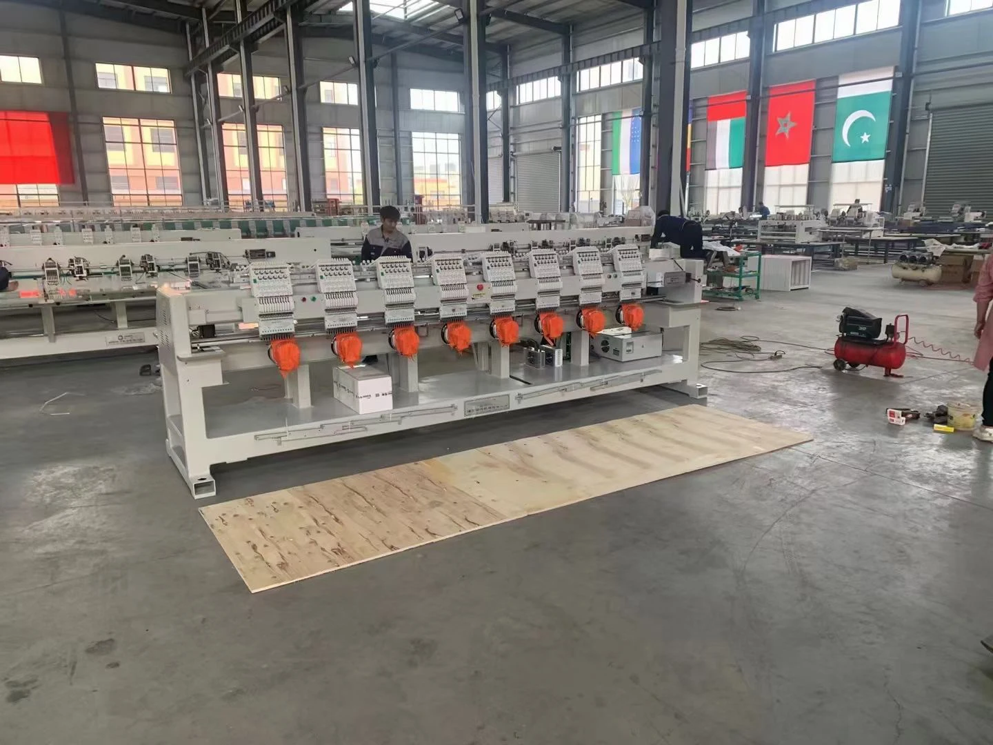 
6 Head Embroidery Machine 6Head 12 Colors Double Sequin Computerized Embroidery Machine Maximum Speed 1200 RPM sewing machines 