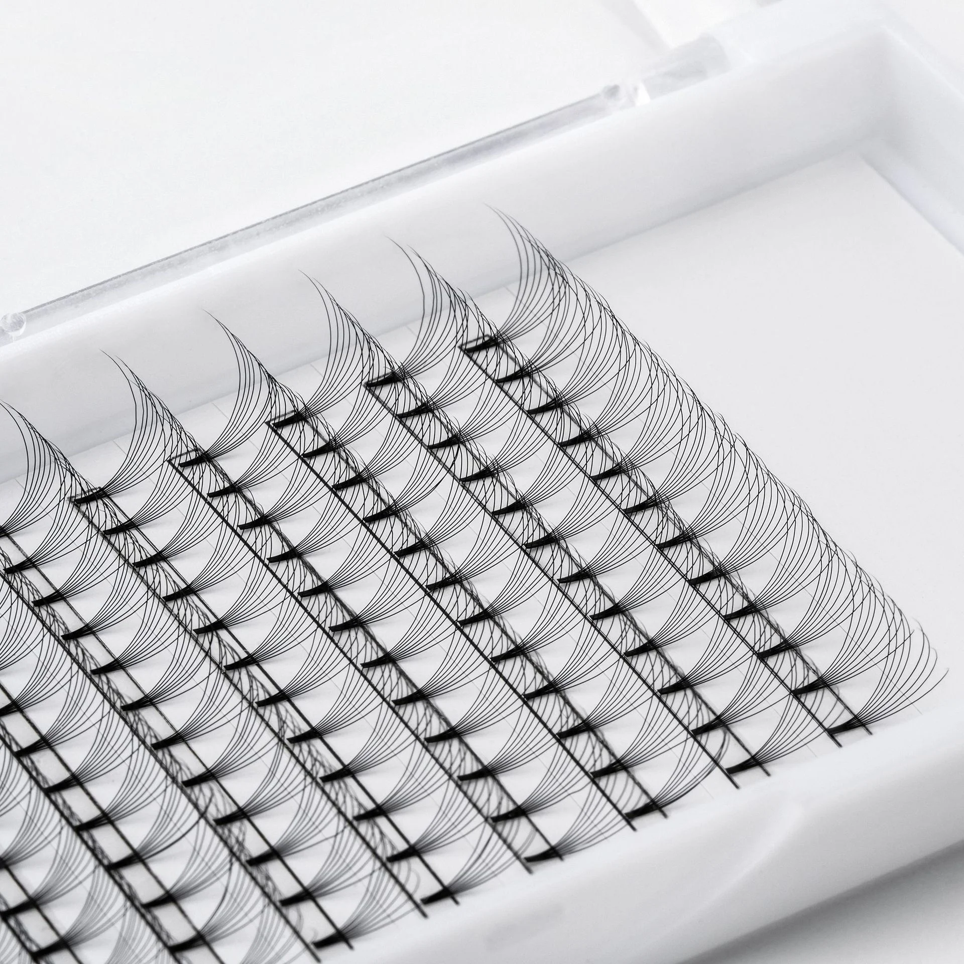 0.05mm 0.07mm Handmade Volume Short Stem Premade Fan Lashes 8-15mm Pre Made Fans