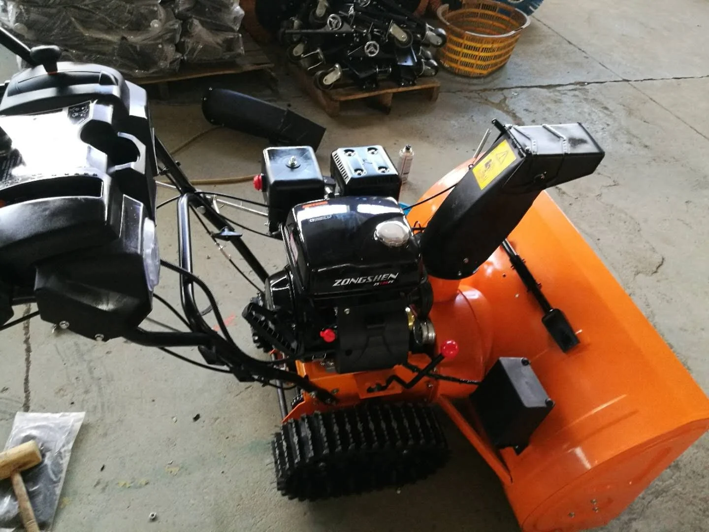13HP zongshen Track/Wheel Snow Blower/Snow Thrower/Snow Remover CE Approval
