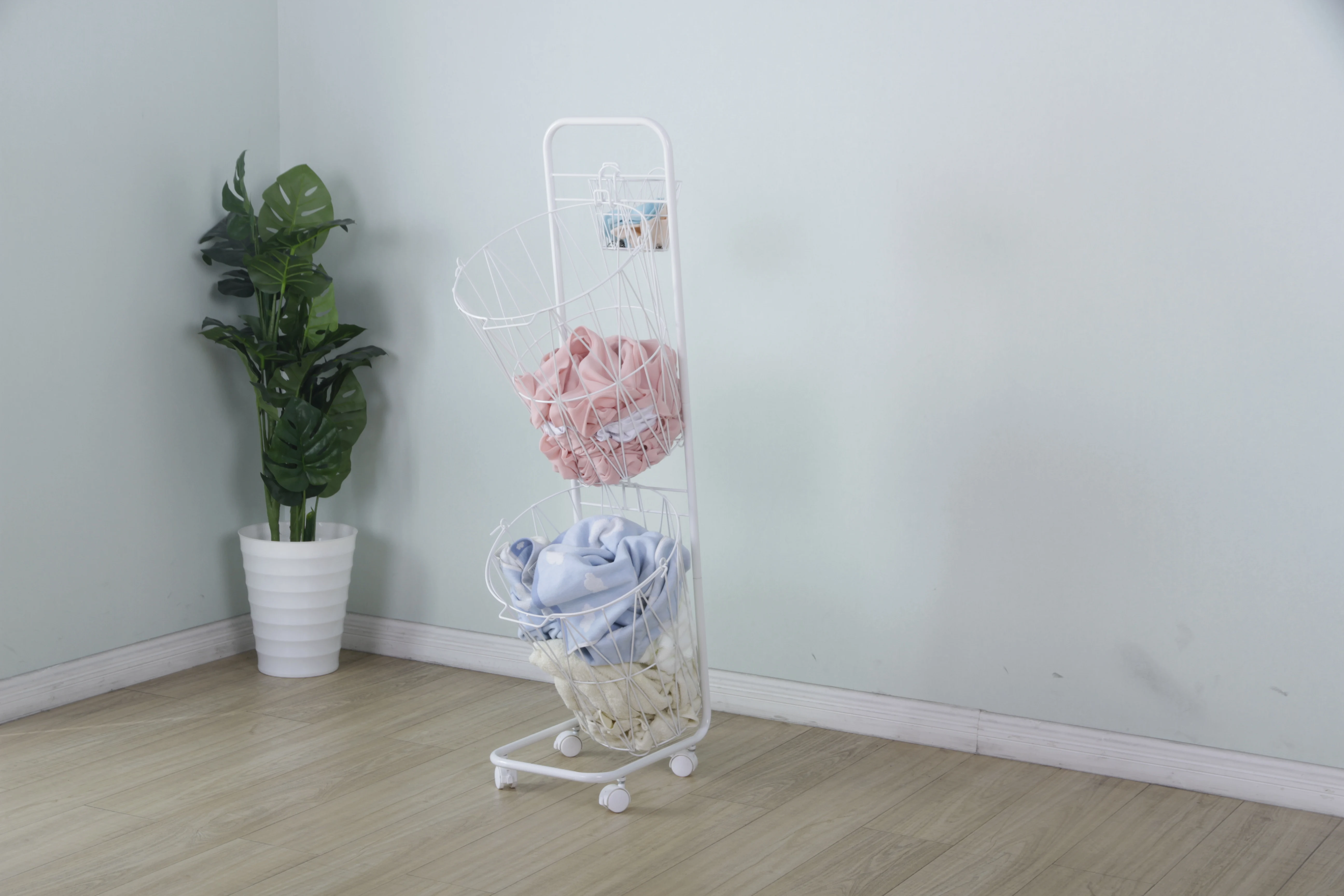 New Space Saving Sterilite Bushel 71 L Ultra Laundry Basket Window