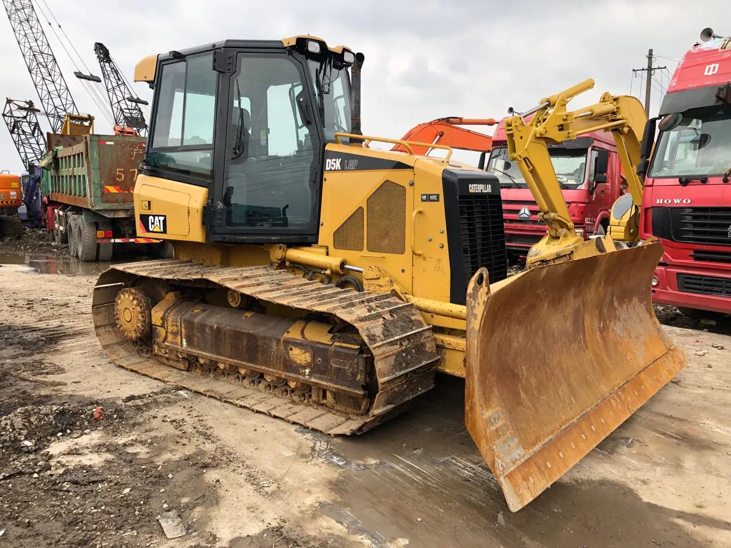  strong Used Caterpillar CAT D5K Crawler Bulldozer For Construction Works in good