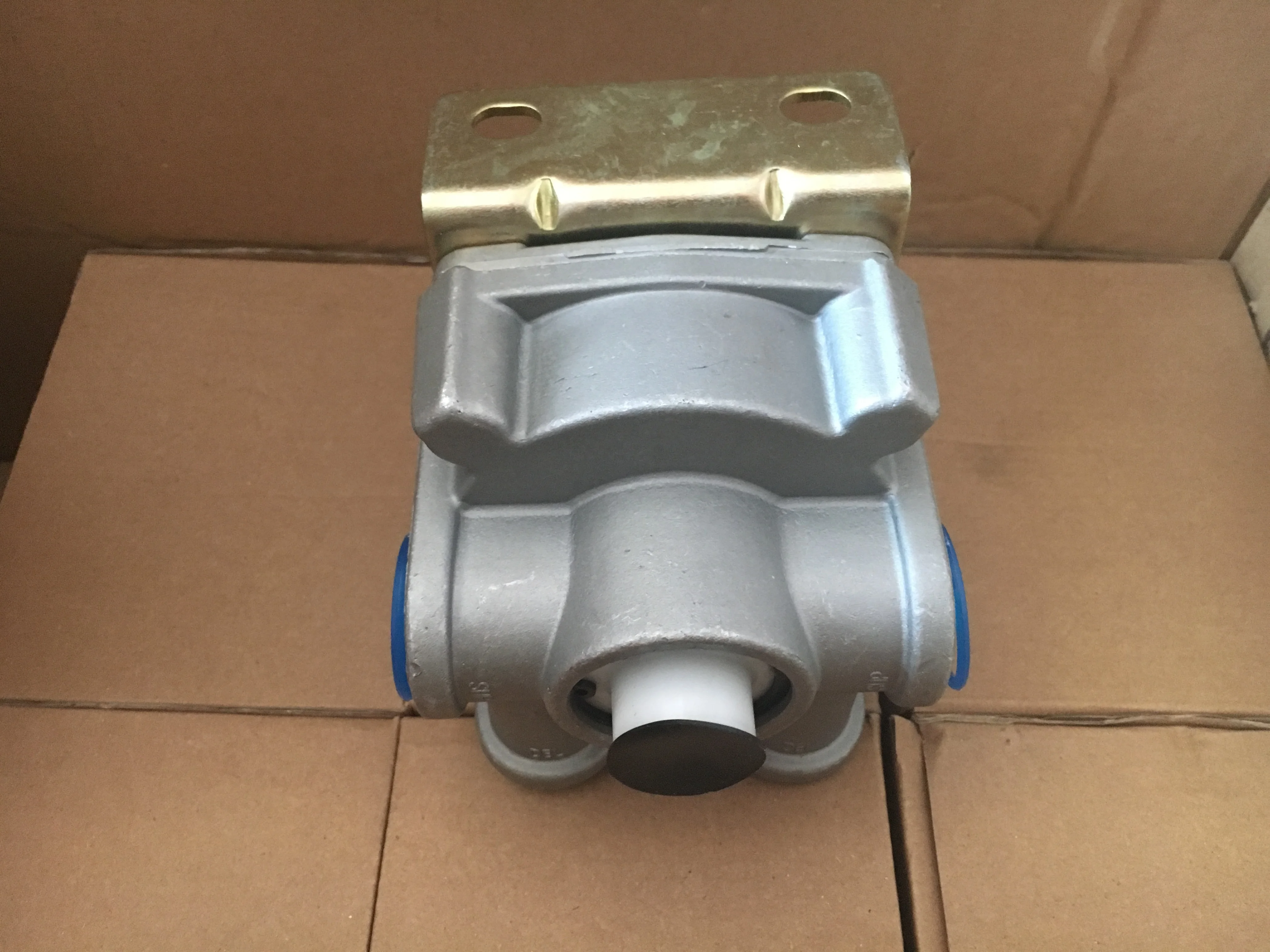 high quality cheap relay valve 103009 for heavy duty truck parts auto spare parts