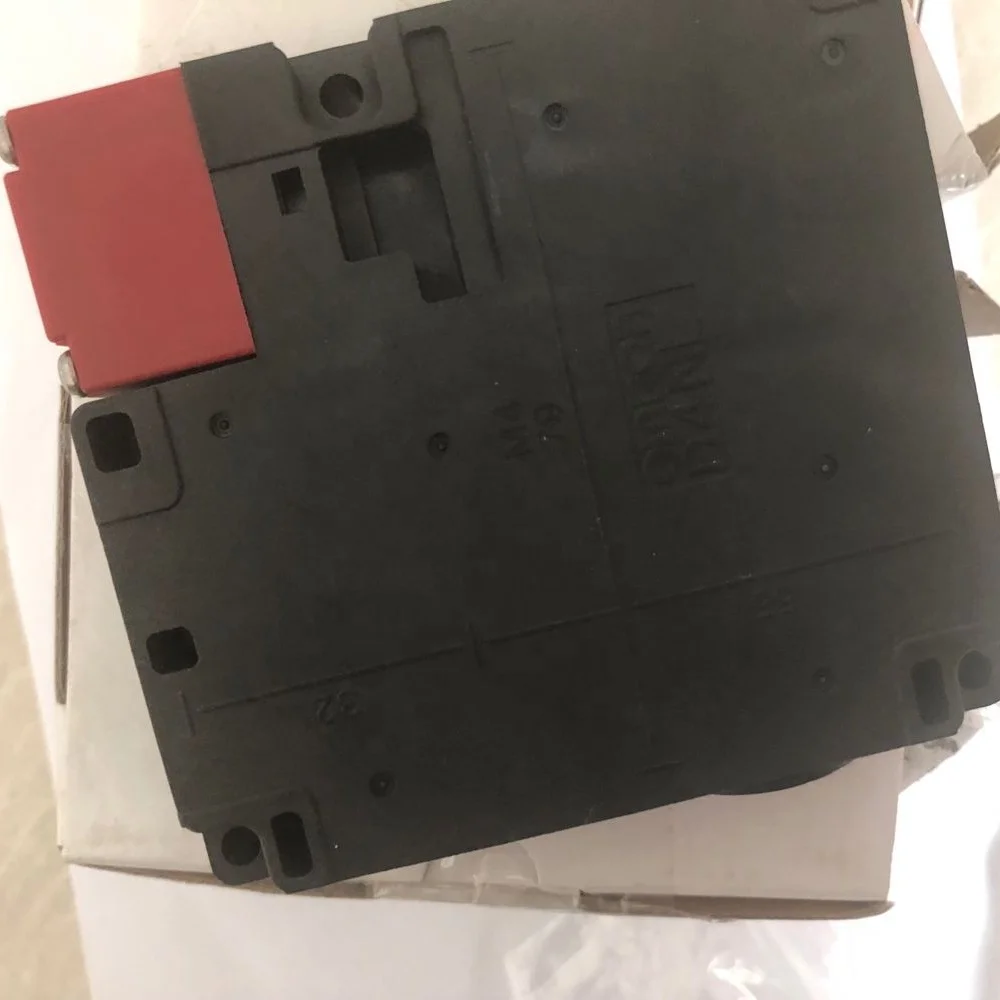 Electromagnetic safety door switch D4GL-1CFA-A 2CFA-A 4CFA-A with bolt