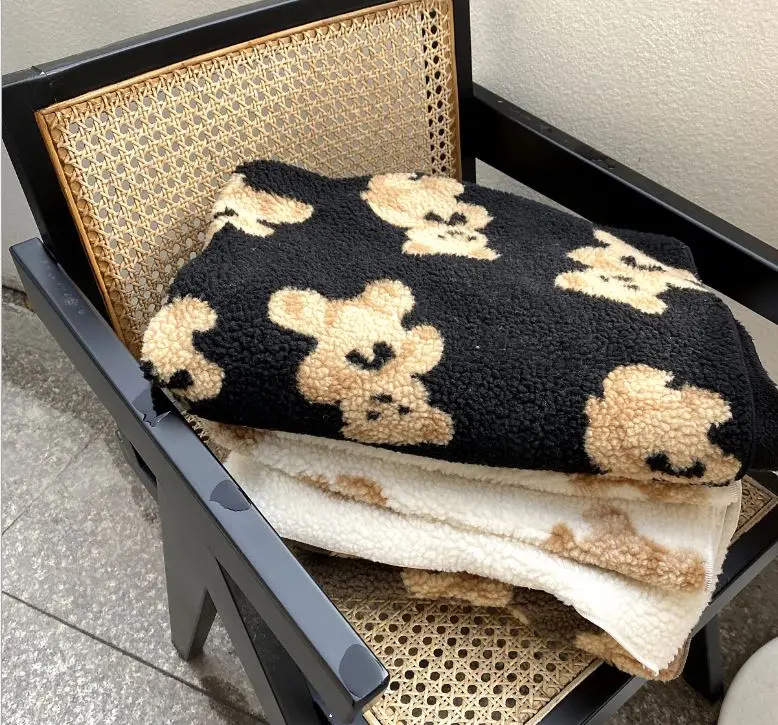 Hot sale good quality popular warm and fluffy wholesale baby plush blanket
