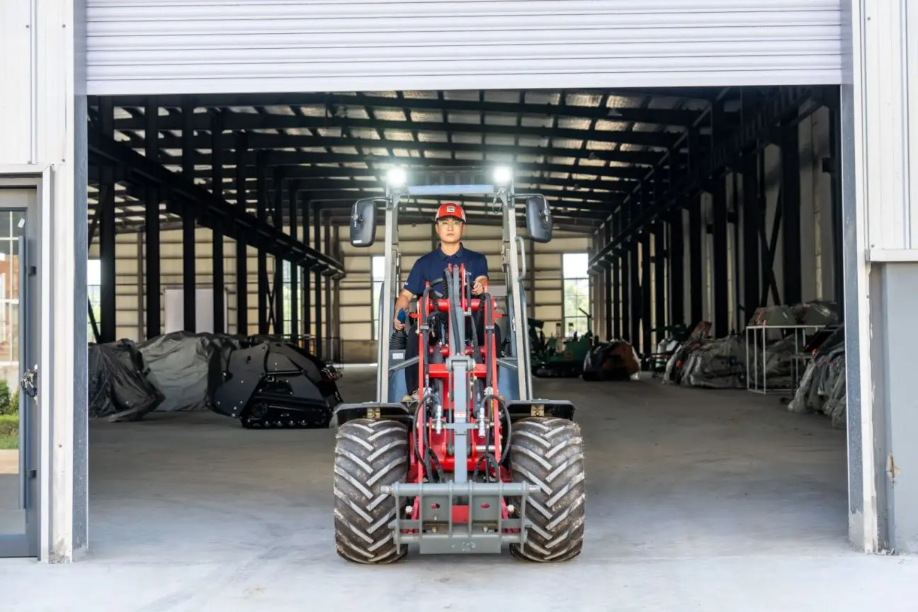 Heavy Lifting, Small Size: Small Loader High Payload Capacity for Big Jobs in Small Spaces