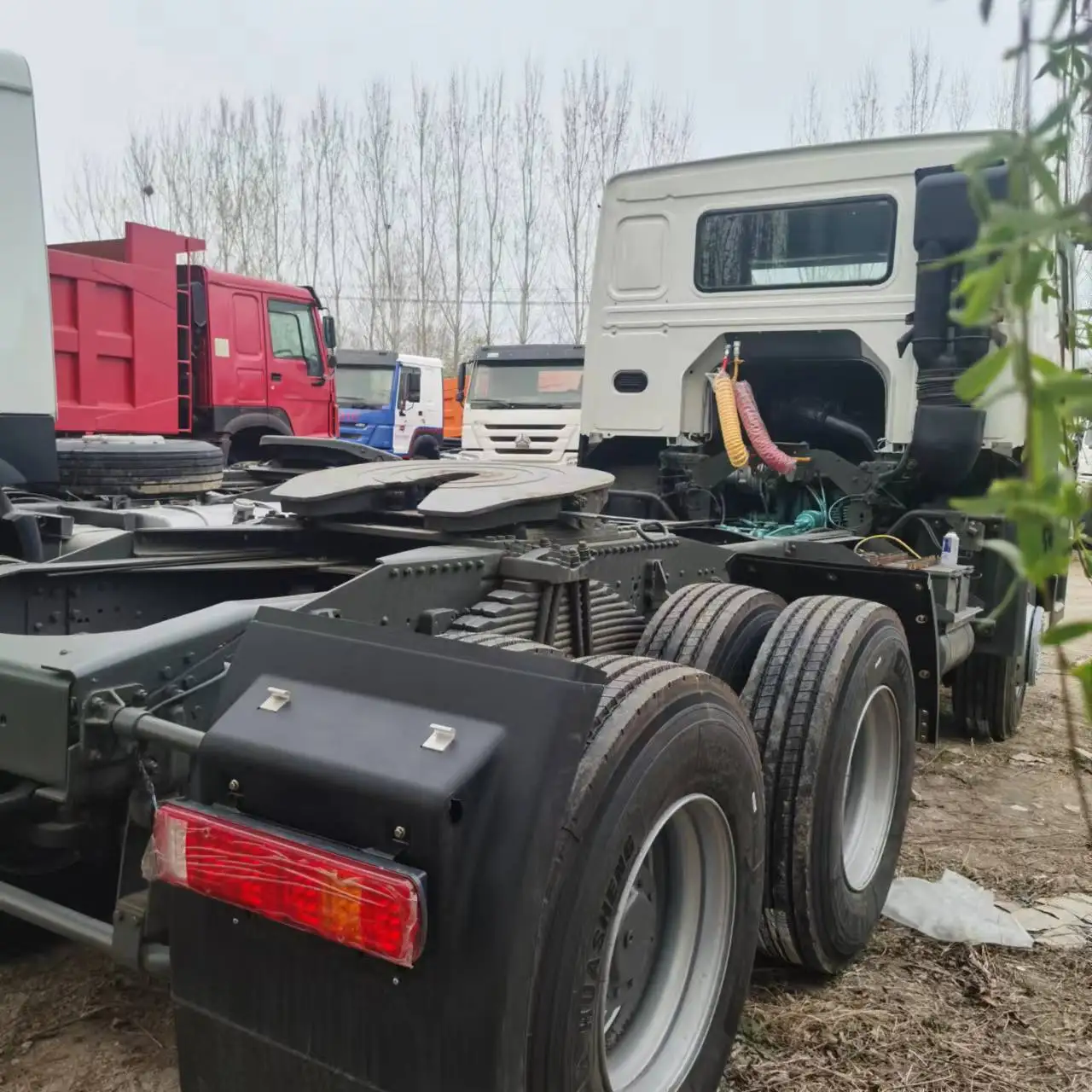 Дизельный тягач Howo 6x4 375/400/420 Cummins /weichai с механической коробкой передач