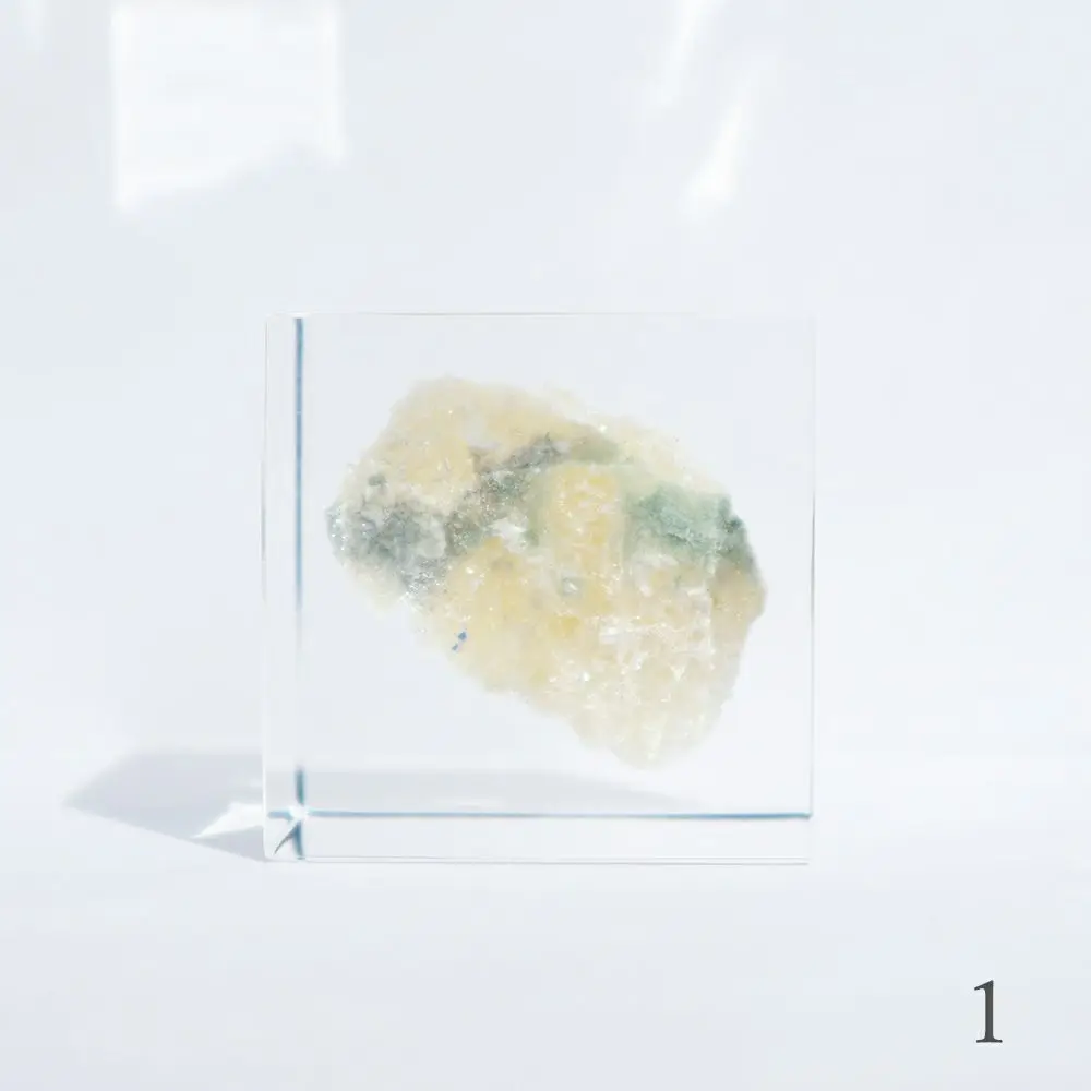 Transparent Acrylic Natural Mineral Display Cube Creative Decoration High Lucite Stone Embedding Gifts