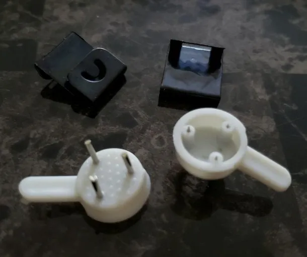 Wholesale White Color Solid Wood Stand Photo Frame Picture Frames for Table Top Display and Wall Mounting Photo Fram