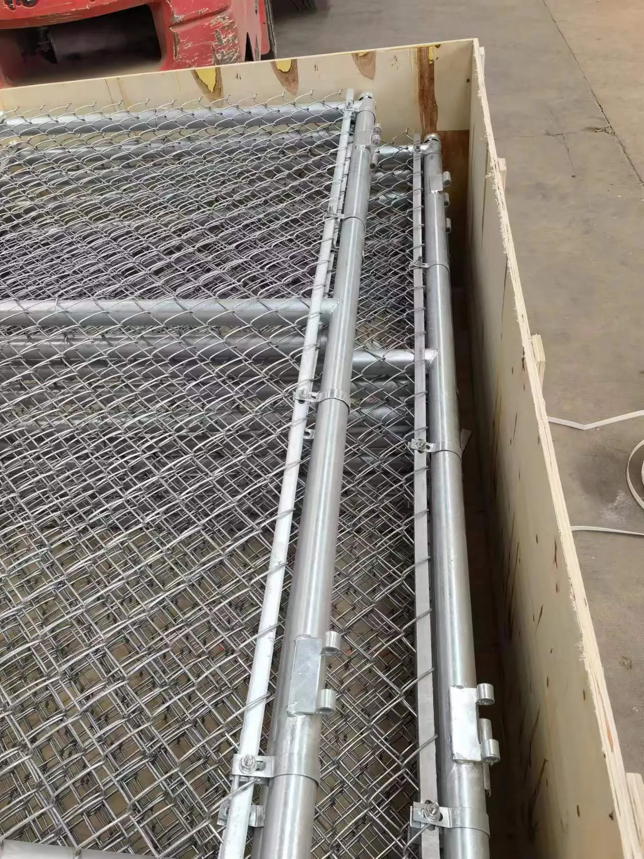 6ft 8ft High Sporting Ground garden prison tennis court yard fence Galvanized Steel Mesh solar farm security fencing size