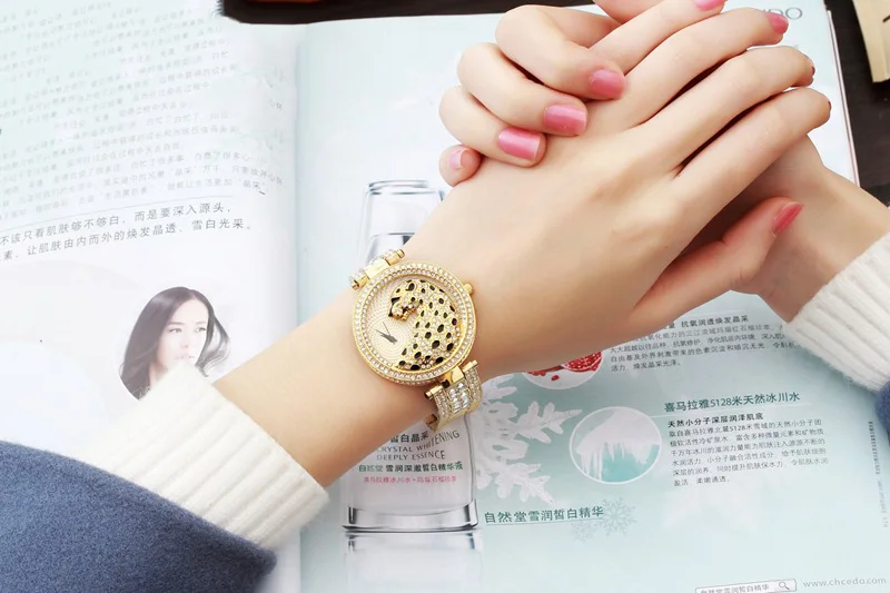 2022 New Luxury Golden Style Diamond Unique Custom Design Petal Dial Fashion Ladies Wrist Lucky Watches For Women