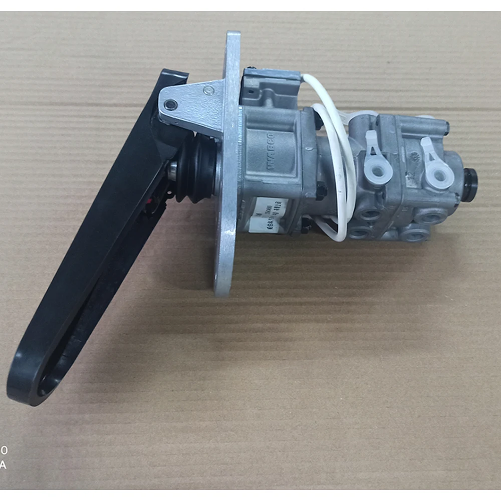 High Quality Bus Chassis Parts Foot Brake Valve 235434660 For truck kinglong Yutong Bus