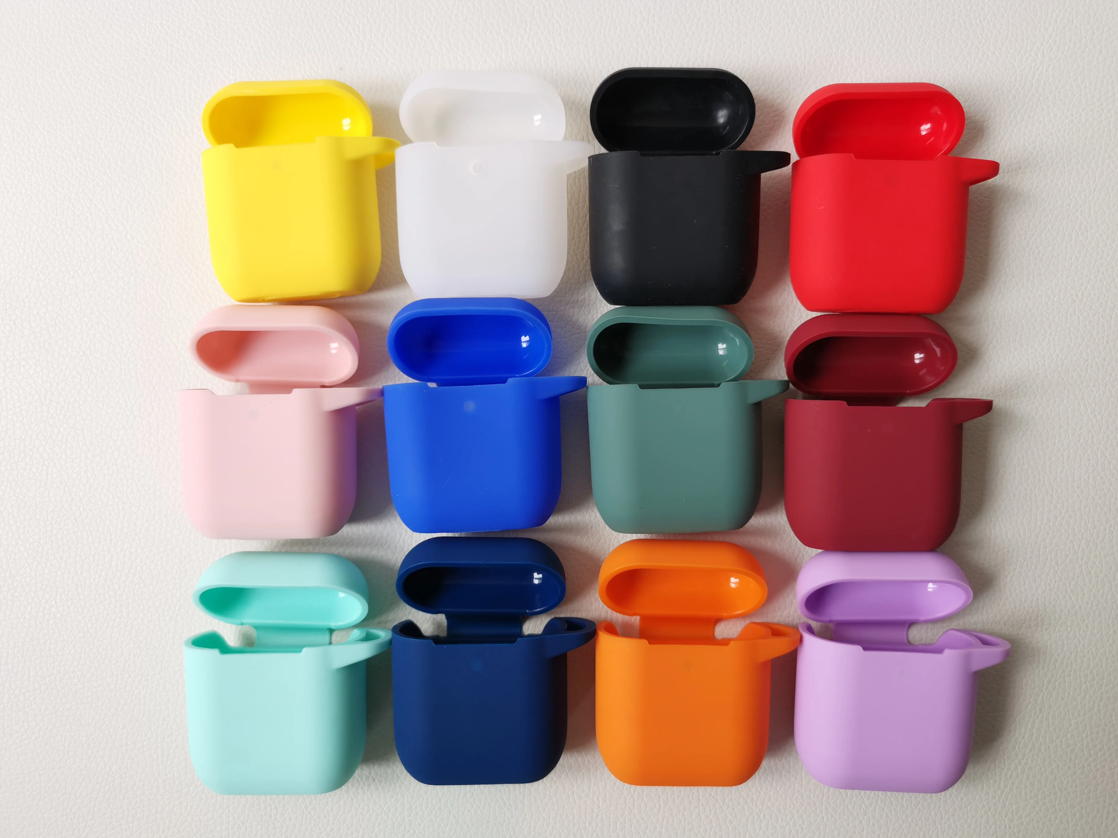 Силиконовый защитный чехол с логотипом под заказ для наушников airpods