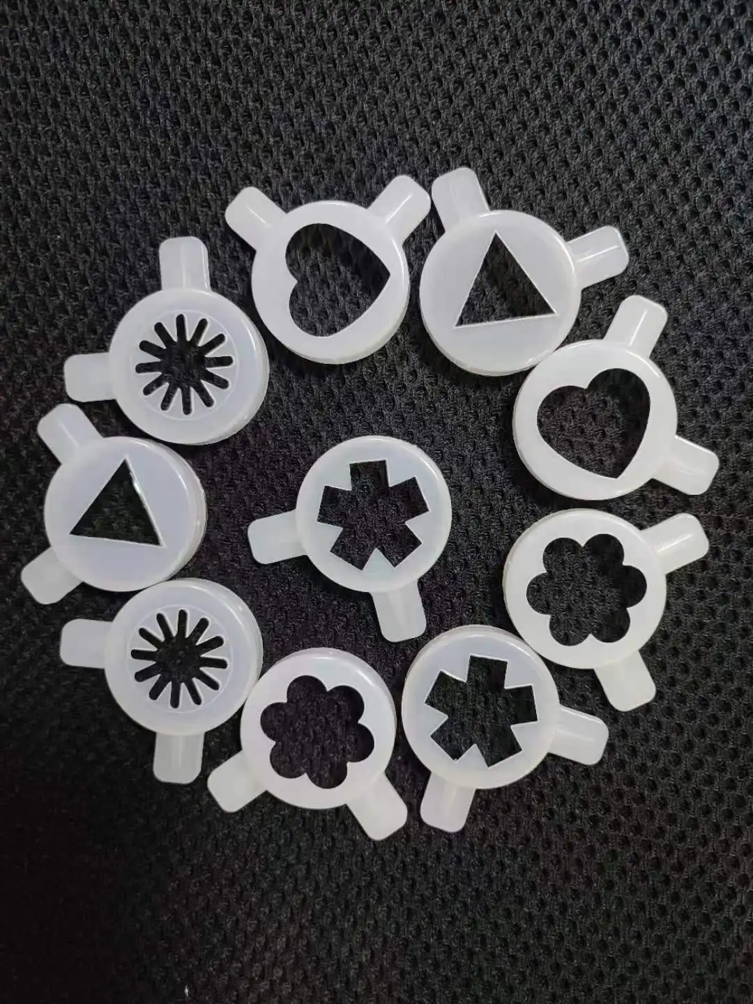 Ice cream machine discharging shape