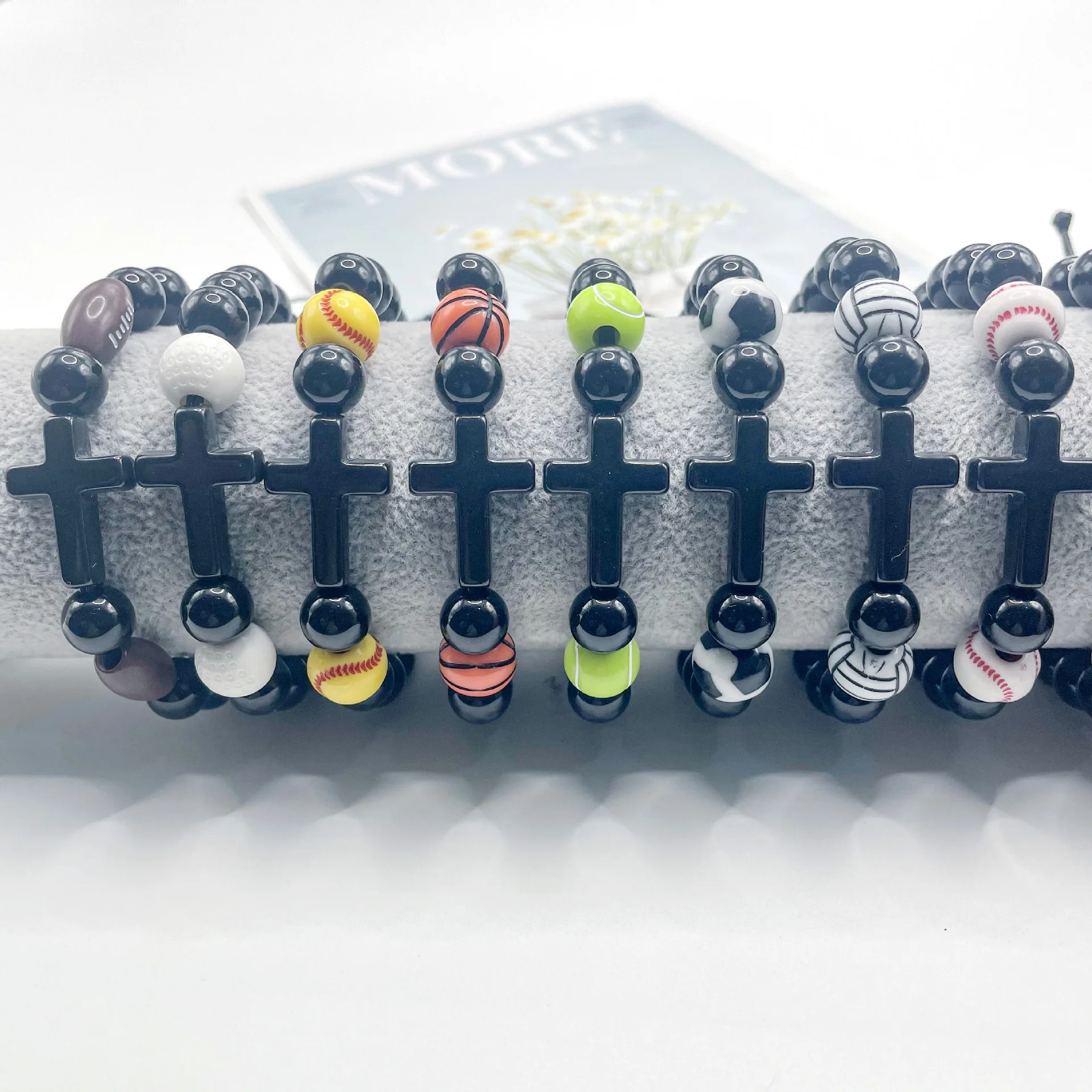 Футбольный браслет из натурального камня с бисером