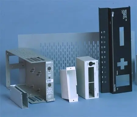 Детали из поликарбоната, чехол из поликарбоната и застежка из поликарбоната