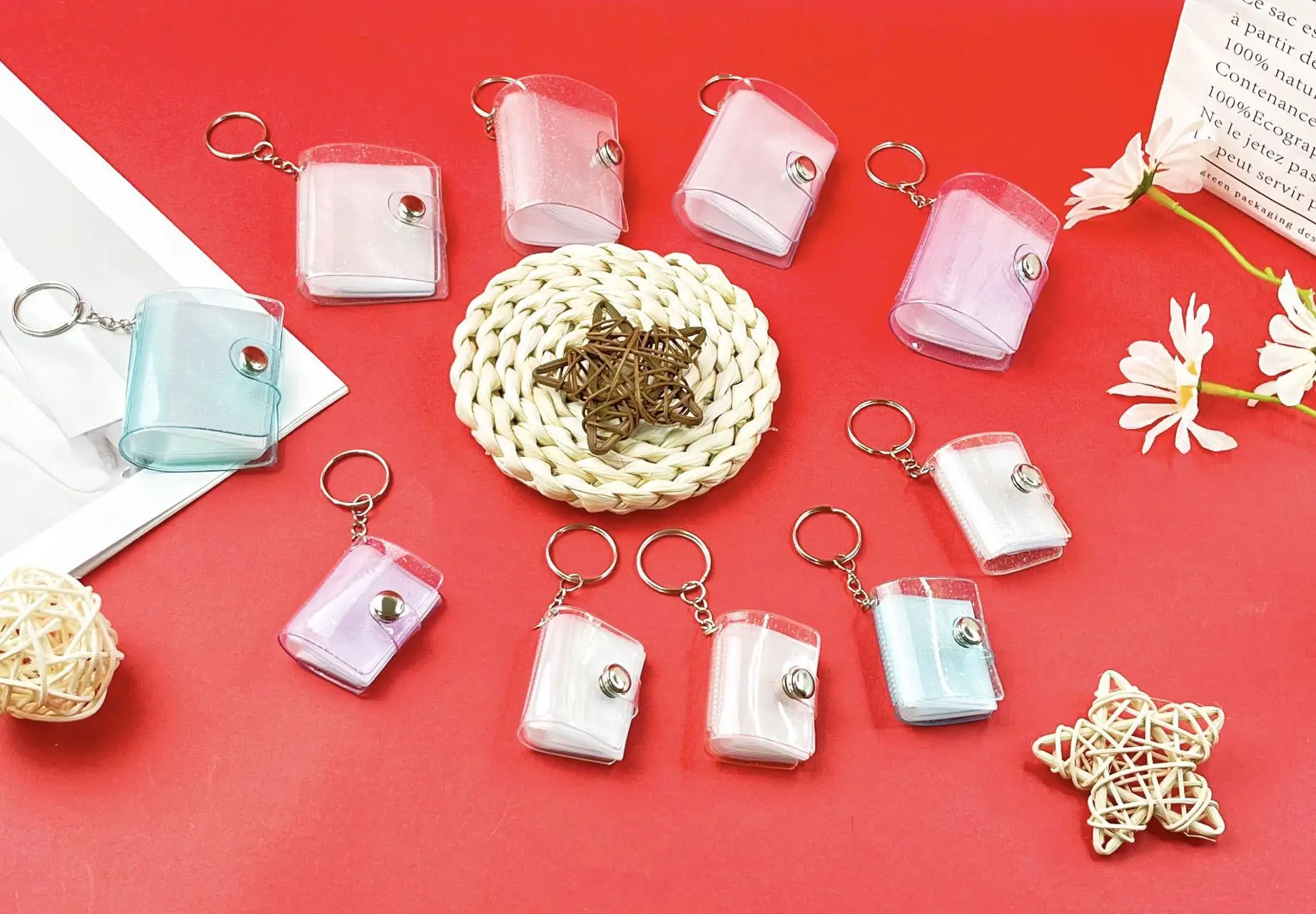 Wholesale 1 inch 16 Photos Personalized Insert Family Kpop Idol PVC DIY Mini Glitter Transparent Photo Album With Keychain