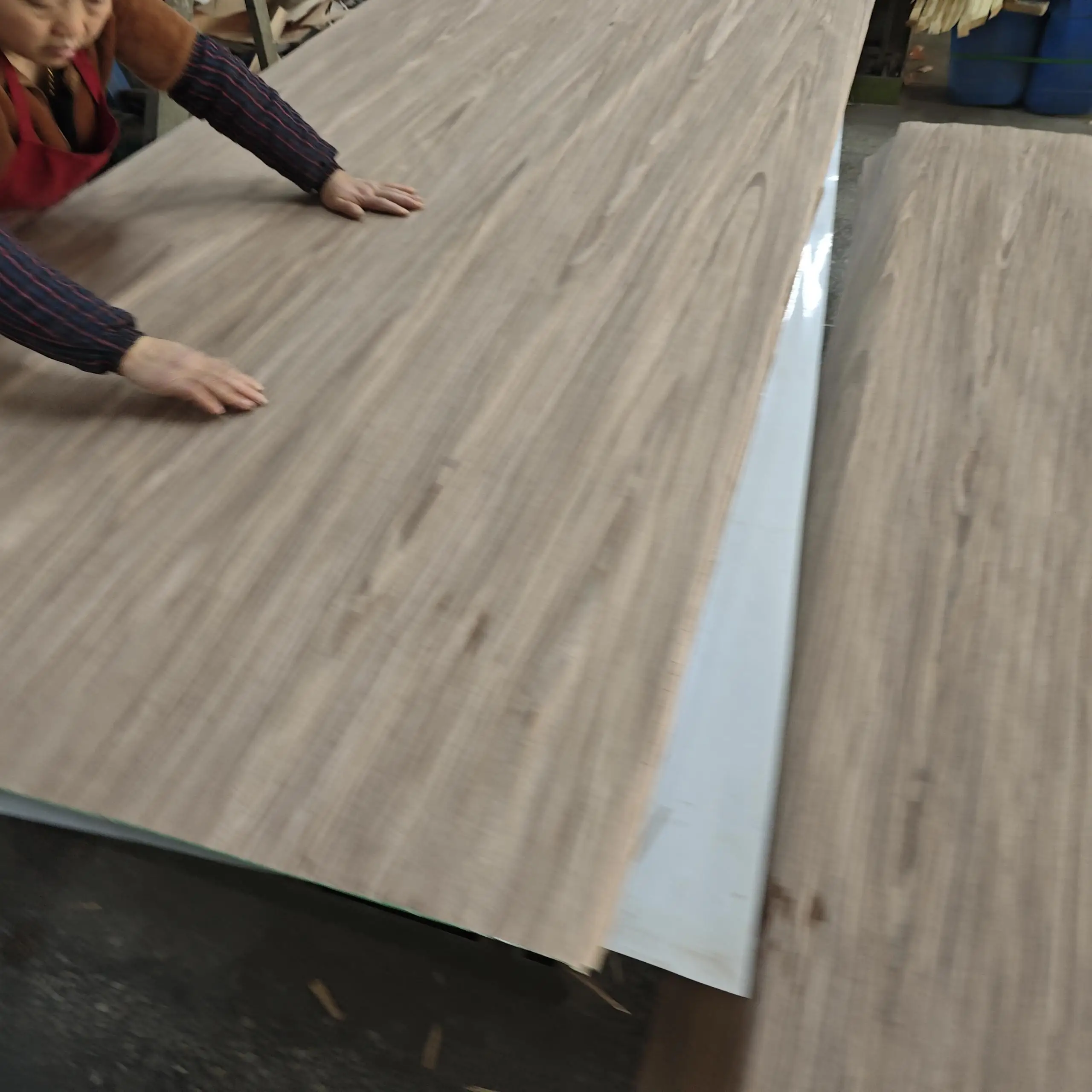 Vunir Best Price Packing Grade  Veneered plywood 1220x2440mm 18mm furniture plywood design