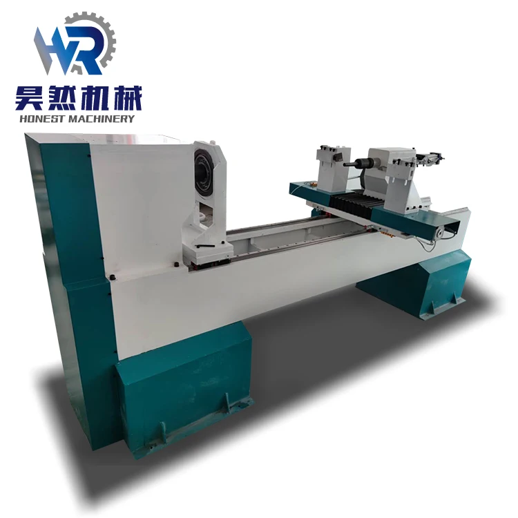 Рабочий токарный станок 1530 деревообрабатывающий с