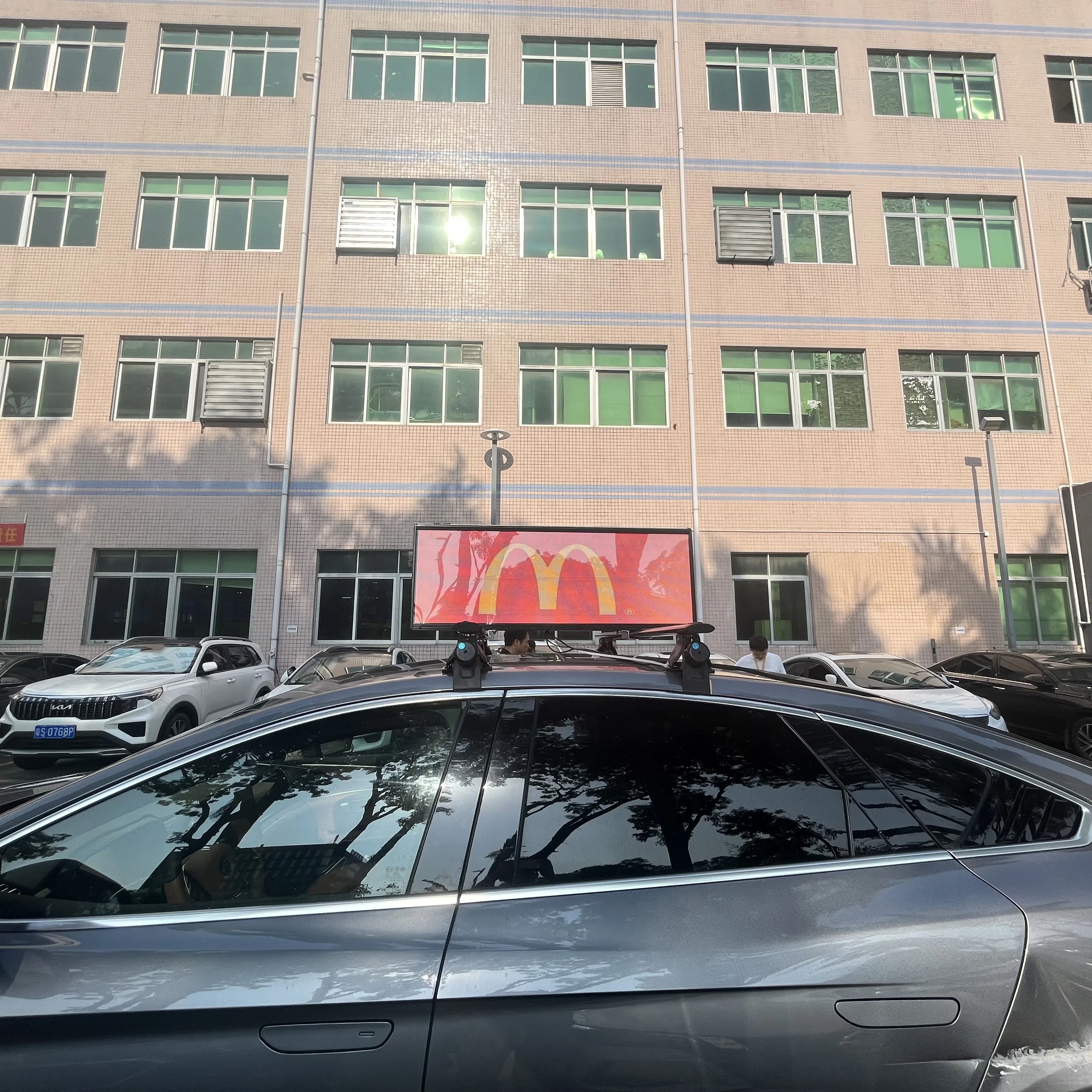 Car top led display taxi sign roof top led display taxi top advertising P2.96mm 960x320mm double-sided advertising GPS wireless