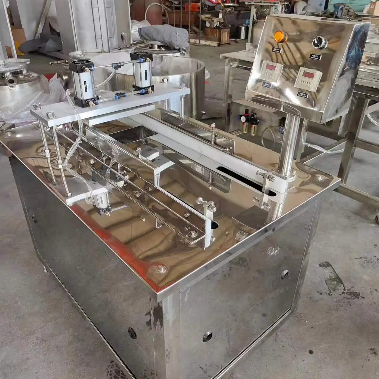 Commercial Small Automatic Jelly Candy Production Line Gummy Bear Soft Making Machine Depositing