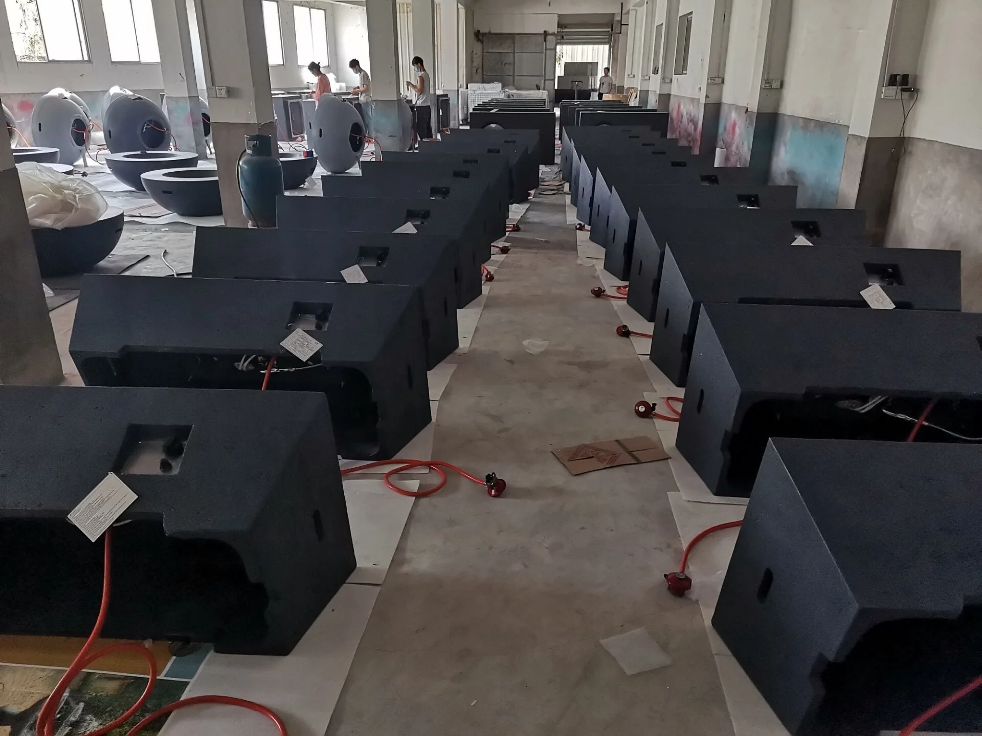 Очаровательный садовый открытый газовый пожарный стол в бетонной верхушке с защитой от ветра из закаленного стекла крышка нержавеющей стали для