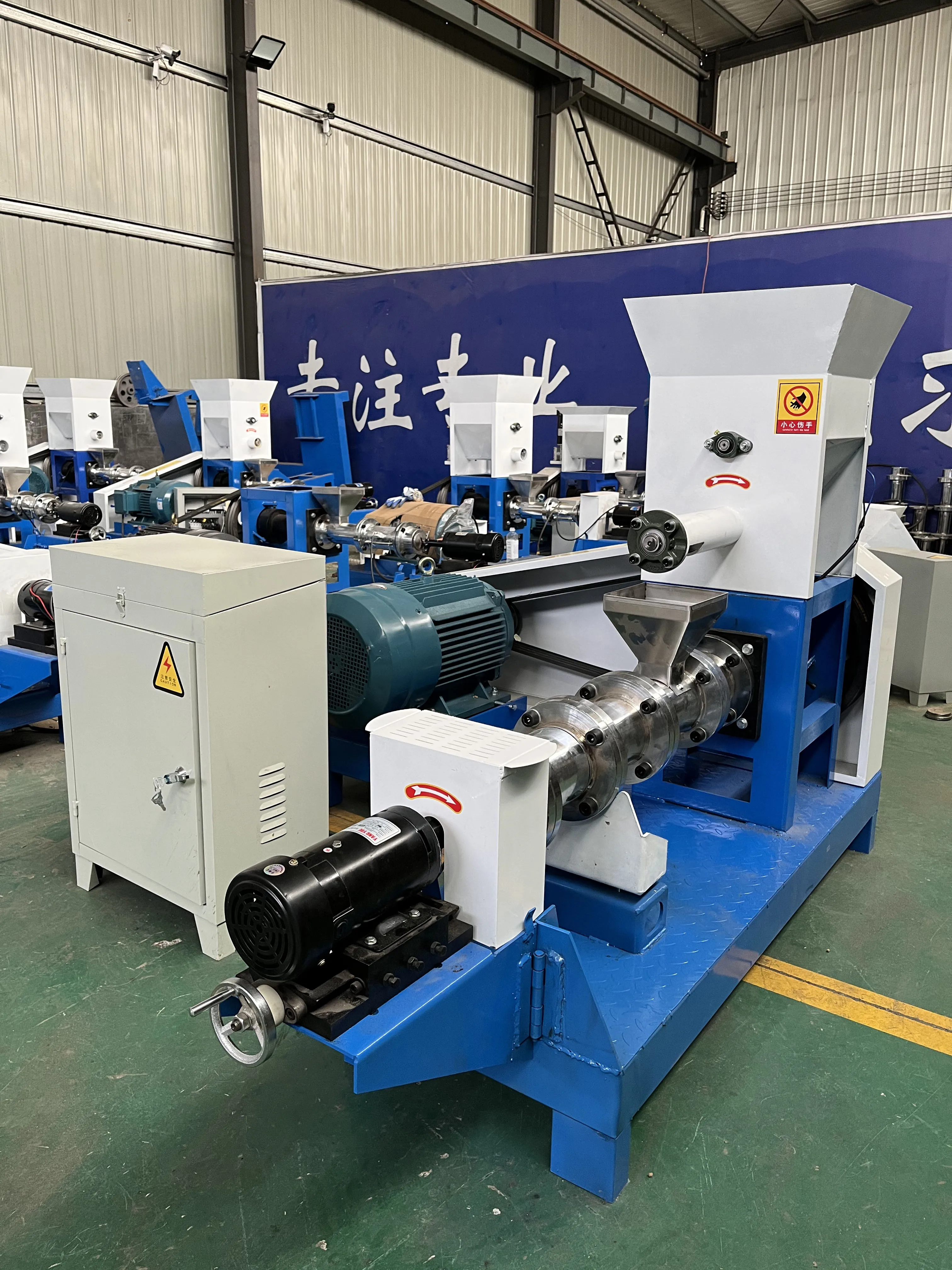 400-500kg/h Floating Fish Feed Pellet Make Machine  Automatic Poultry Feed Extruder Pet Feed Pellet Machine