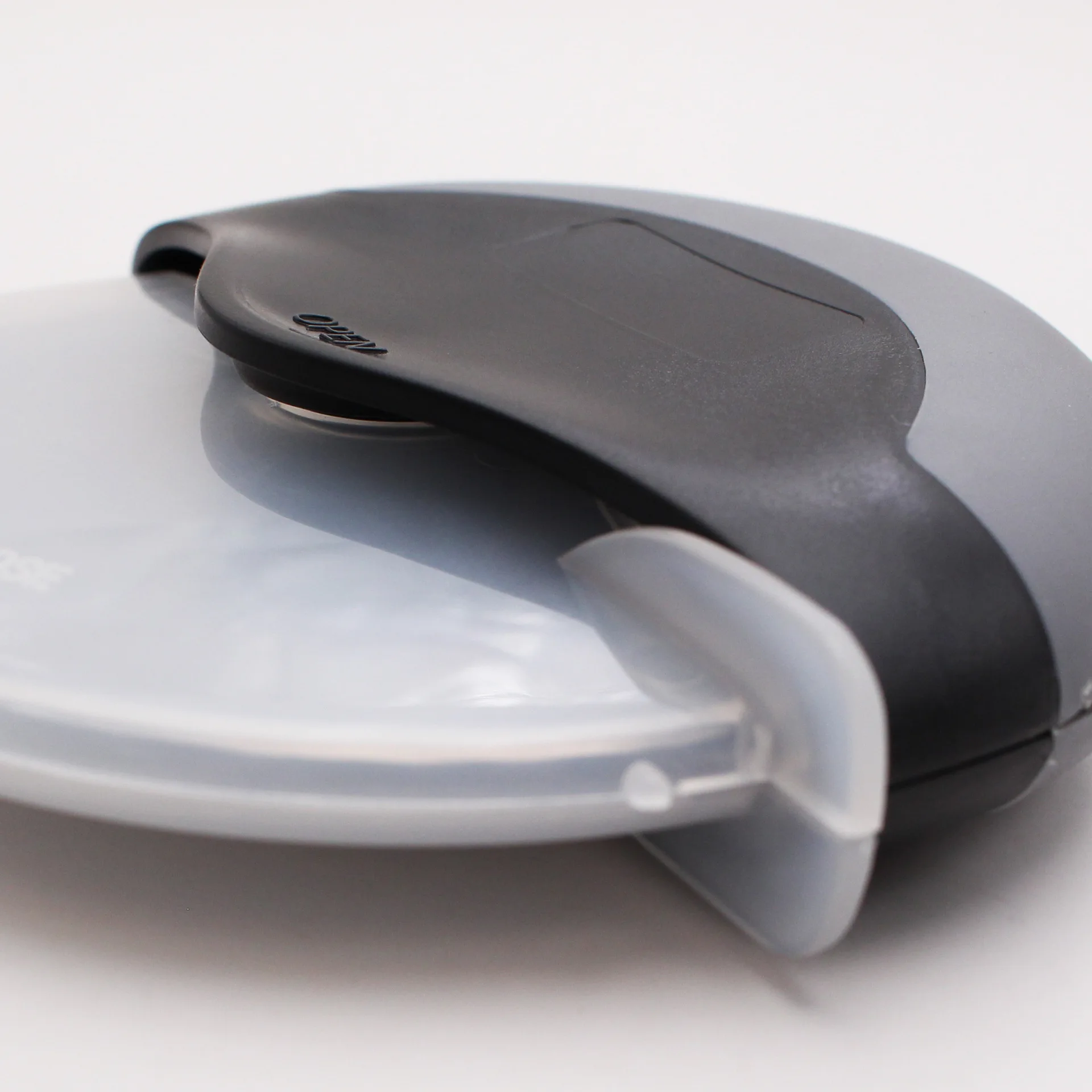 Red 430 Grade Stainless Steel Portable Kitchen Cutting Wheel for Pizza Breads Custom Design Pizza Cutter