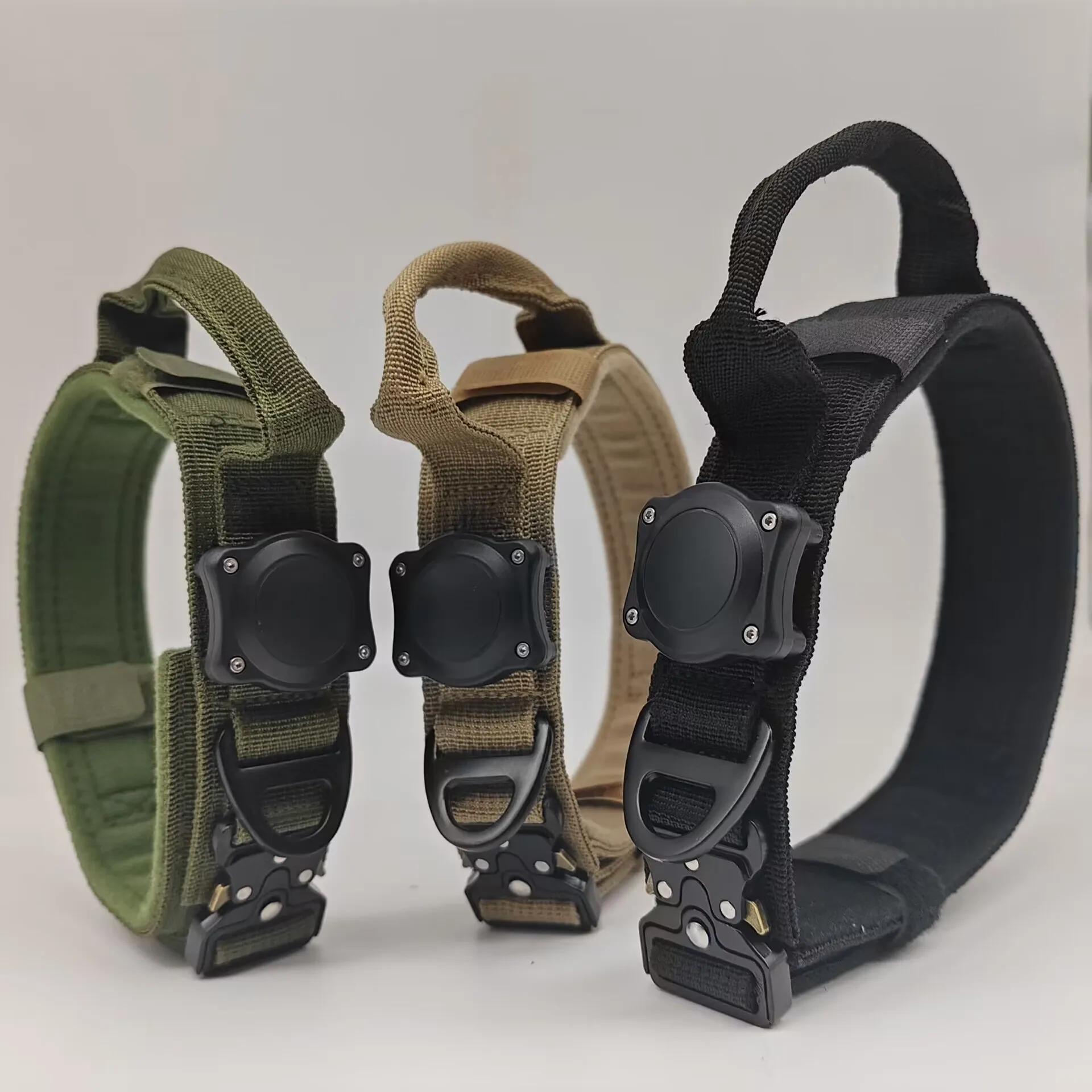 Tactical Air Tag Dog Collar Holder For Medium Large Dogs Waterproof Pet Collar with Airtag Holder Luxury Dog Collar