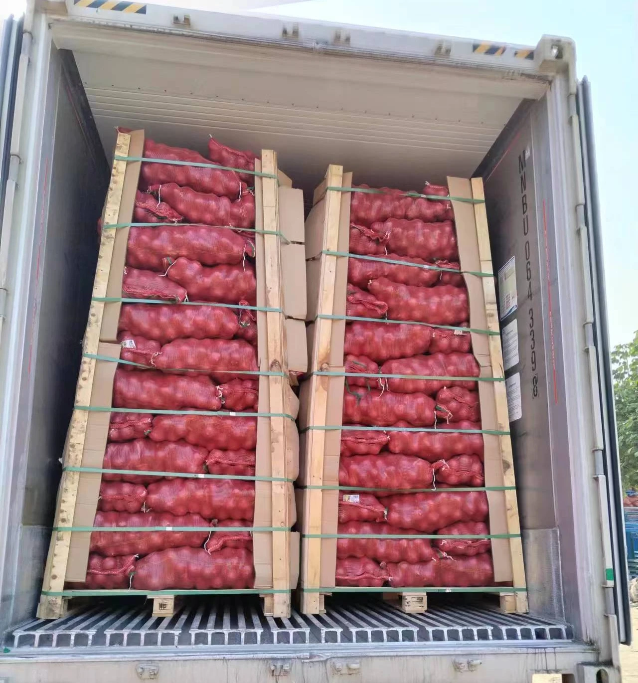 Chinese  Fresh Onions Price in low (Red Onion/Yellow Onion) Sizes 4-7cm, 5-8cm, 8-12cm, Packing 10kg/20kg/25kg Mesh bag