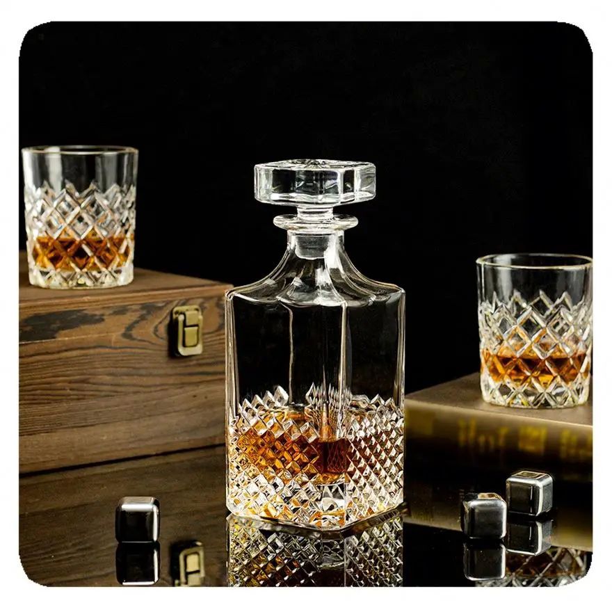 New Wholesale Lead-Free Crystal Glass Engraved 750 ML Diamond Whiskey Decanter with Glass Stopper 2024