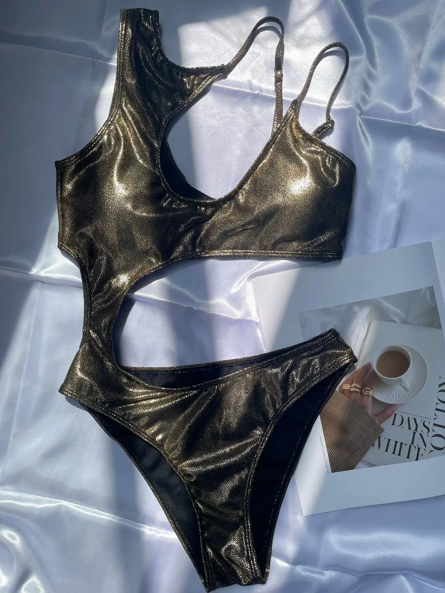 2024 New Gold Stamp Push Up One Pieces Swimwear for Women Cutout Swimsuit Backless Monokini Brazilian Thong Bathing Suit OEM