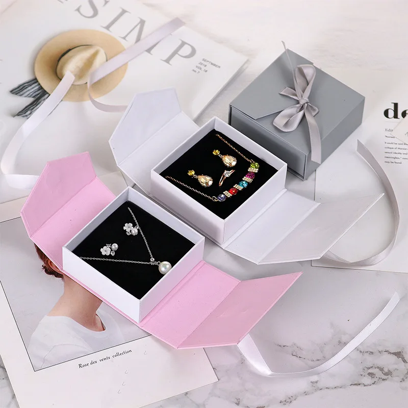 Premium Portable Flip Covering Luxury Magnetic Folding Storage Ring Bracelet Earring Paper Jewelry Gift Box Packaging