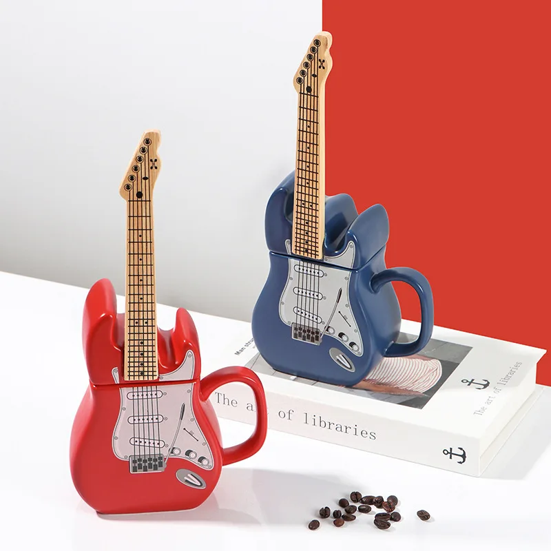 Luxury Wholesale Creative 3D Guitar Shape Cup Gifts Beer Cup Ceramic with Handle Coffee Mug Christmas Travel Europe Mugs 450ml