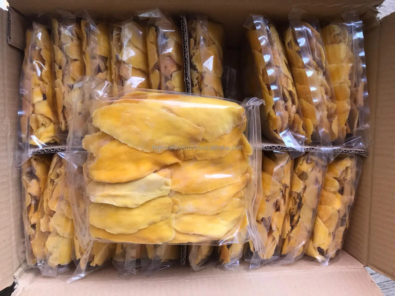 Wholesale COMMON Natural Fruit Snack Food Sweet and Brittle Sliced Dried Banana With Vacuum Pack From Vietnam