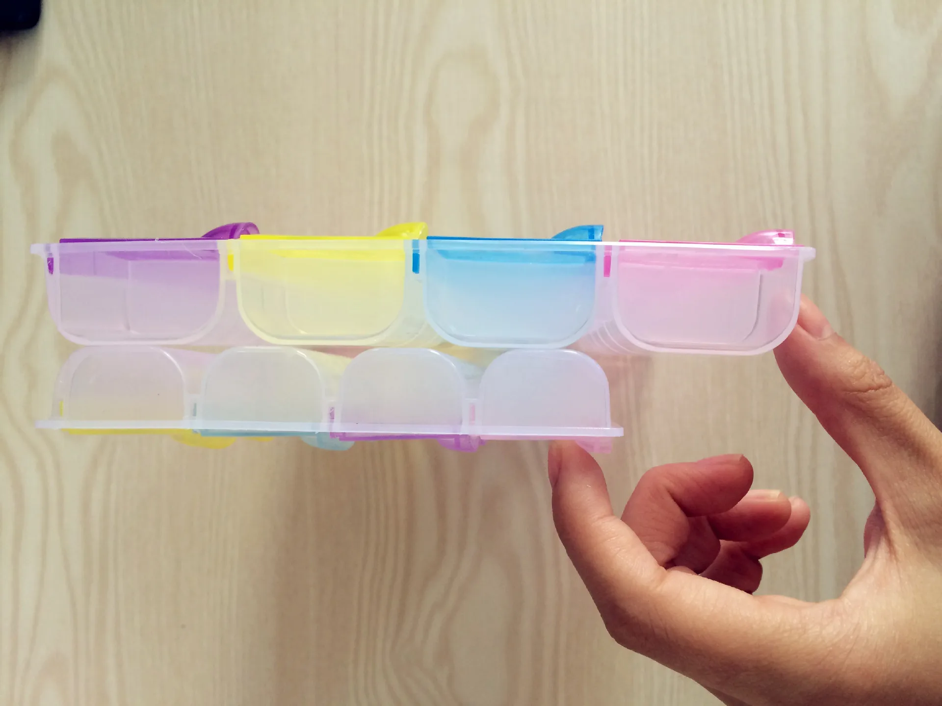Large-capacity 4-row 28-grid colorful plastic medicine box pill box travel portable household for bead pearl jewel tablet