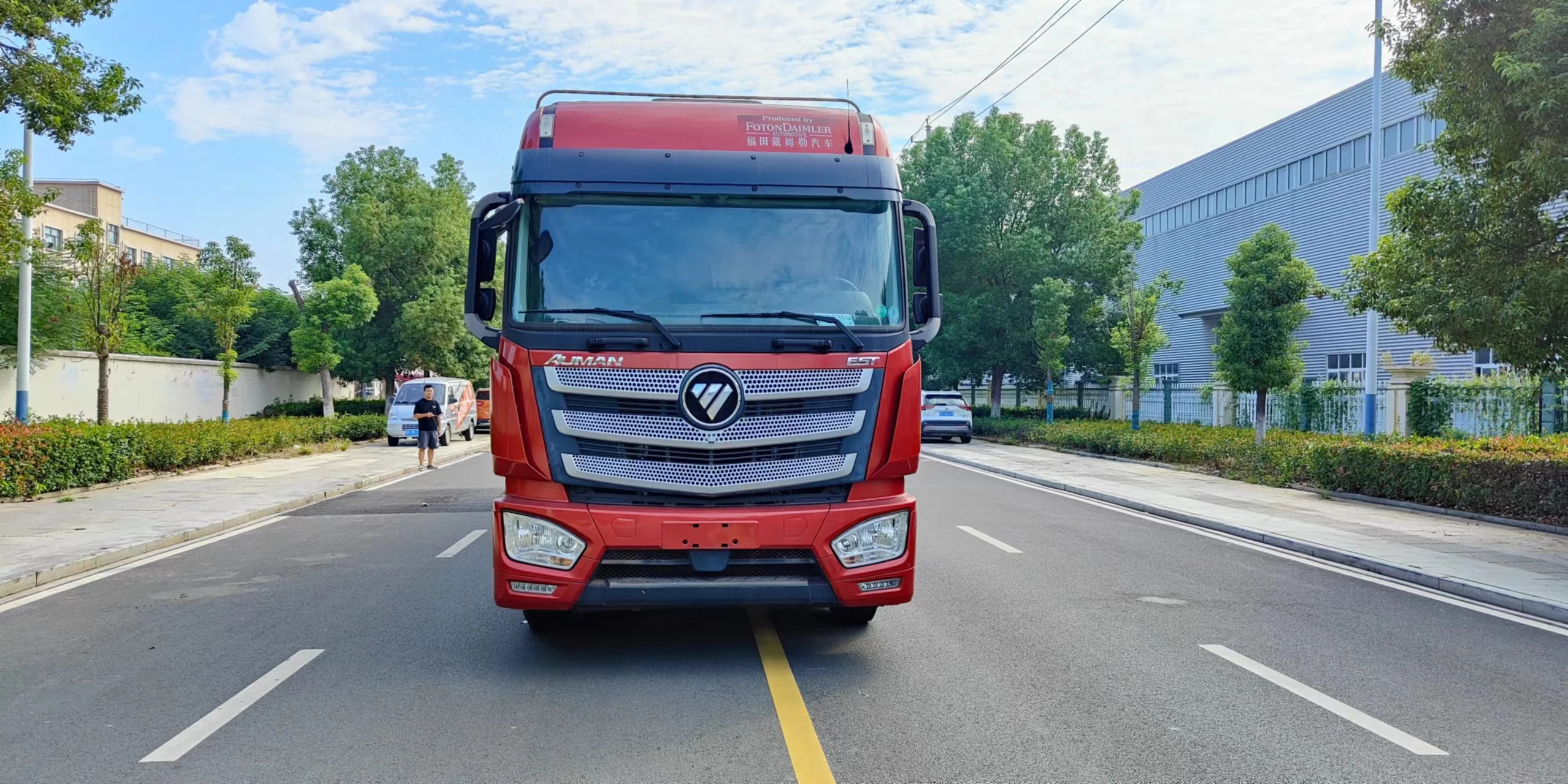 High Quality Heavy Duty 8x4 Three-Layer 30 Tons Truck For Transporting Large Pigs And Piglets Of Various Animals Truck